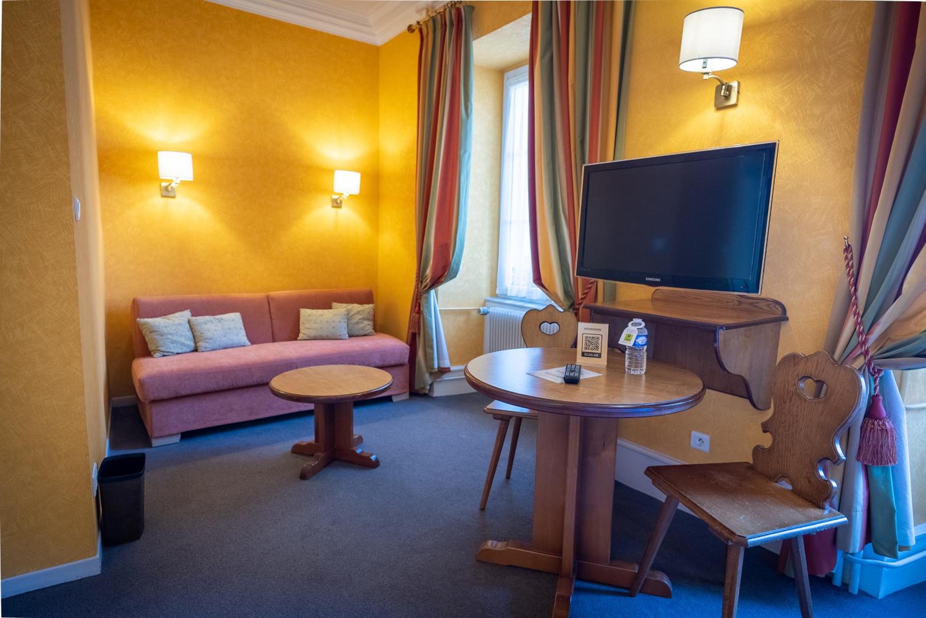 Superior Double Room with Sofa & View photo 3