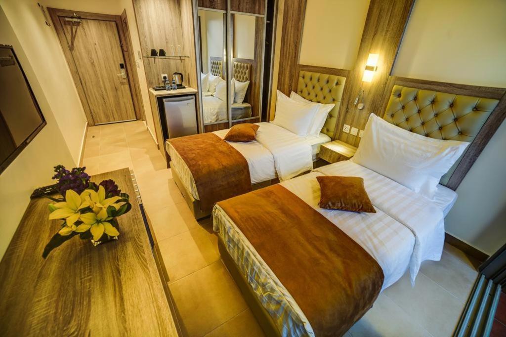 Deluxe Twin Room photo 2