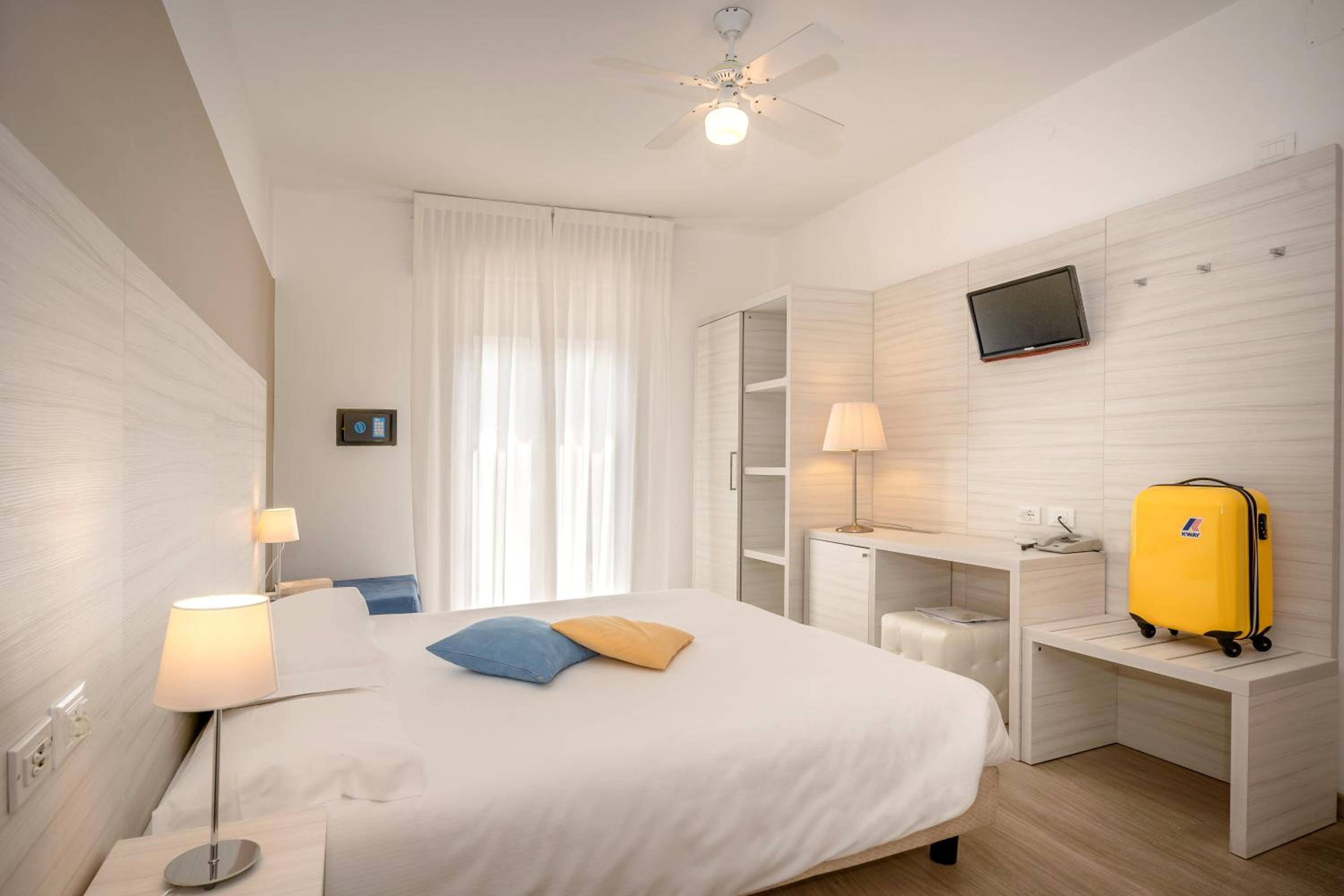 Superior Triple Room photo 2