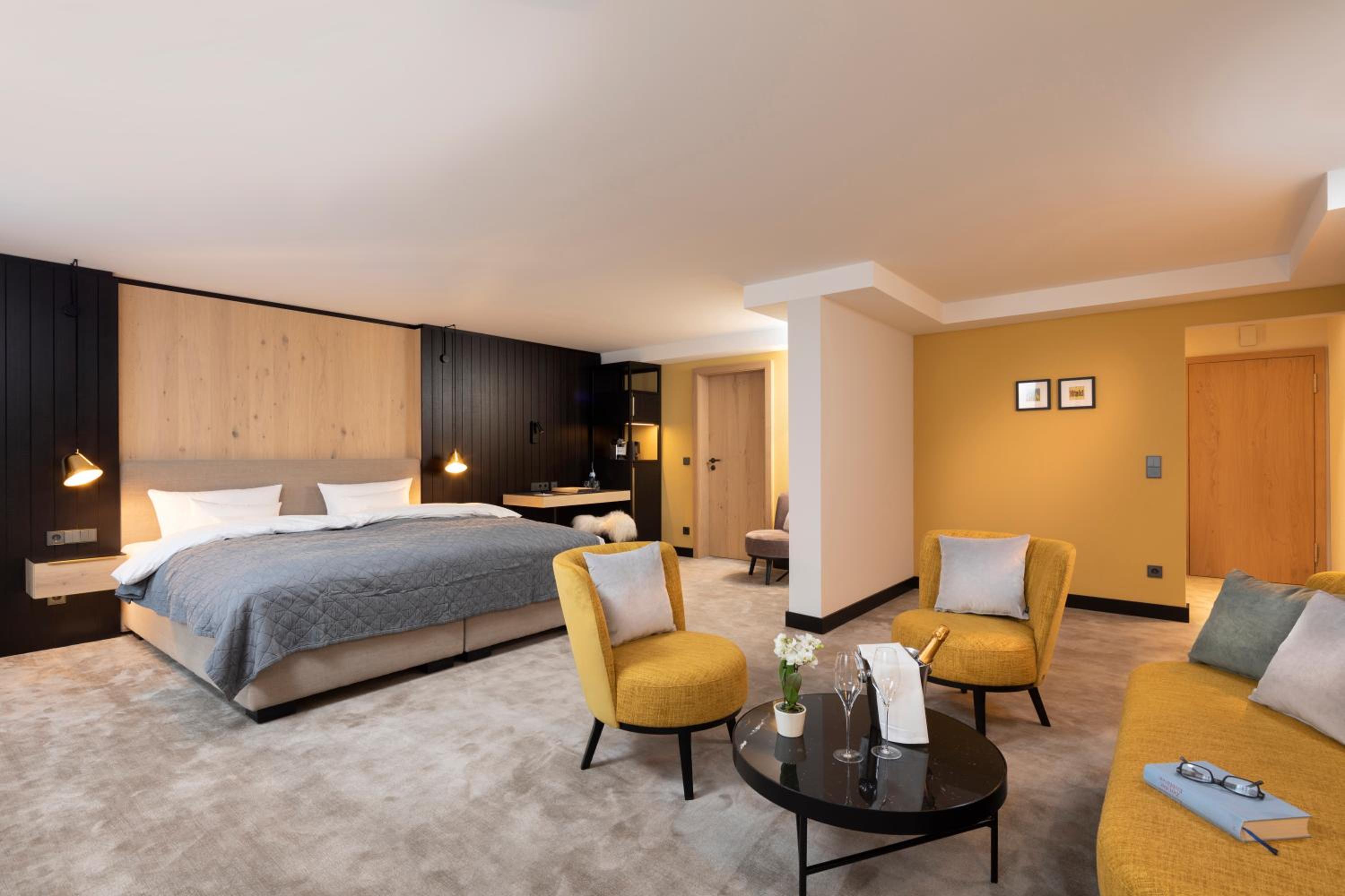 Modern Junior Suite - Photo 8