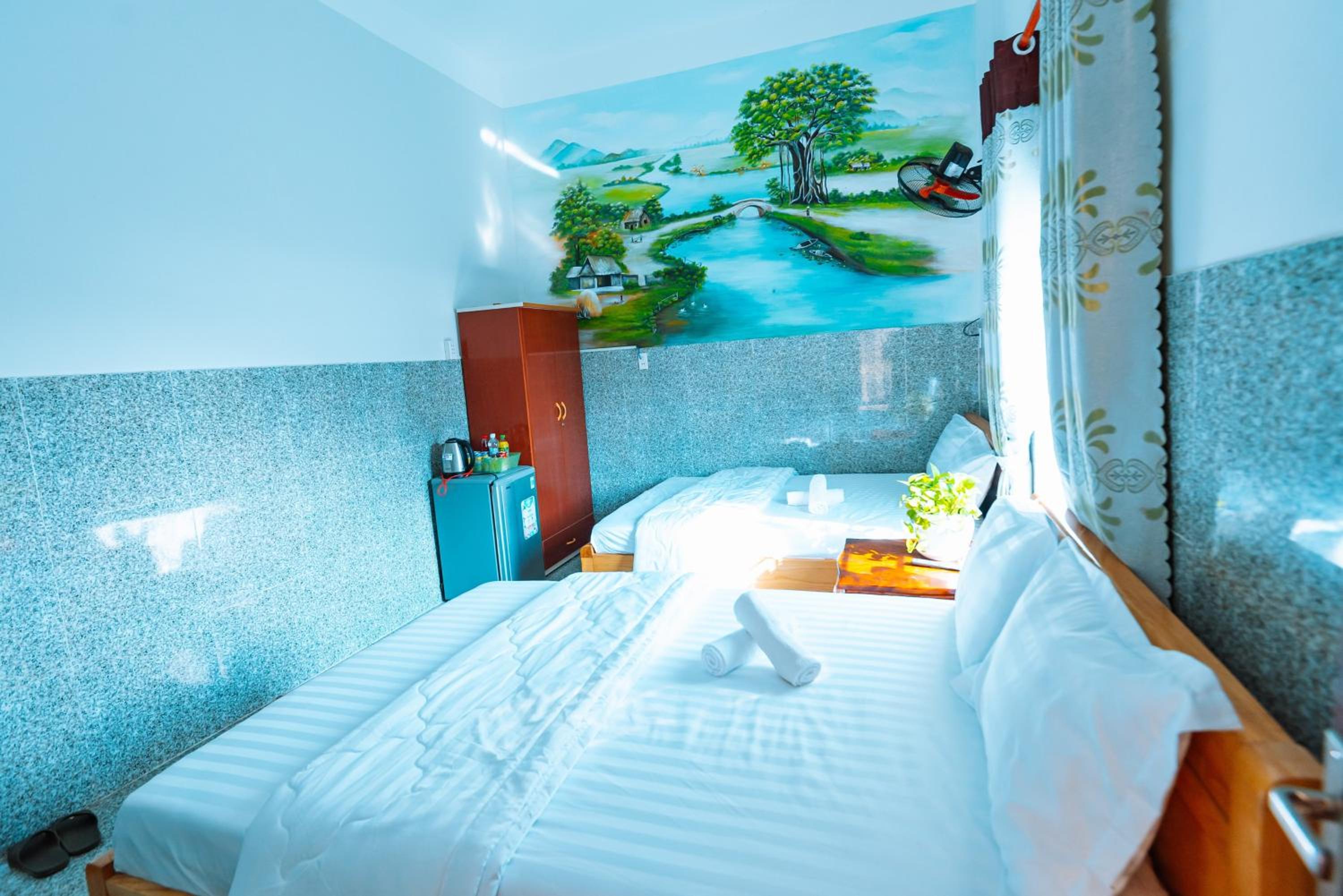 King Room with Two King Beds photo 1
