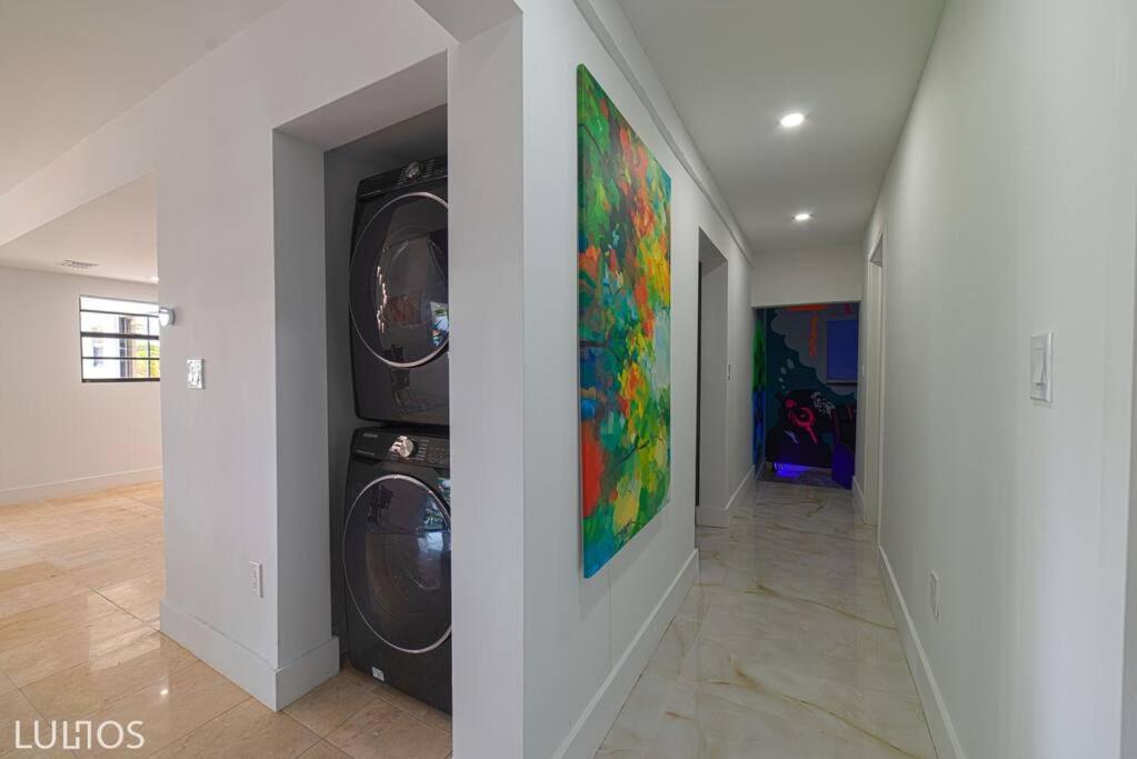 Eight-Bedroom House photo 3