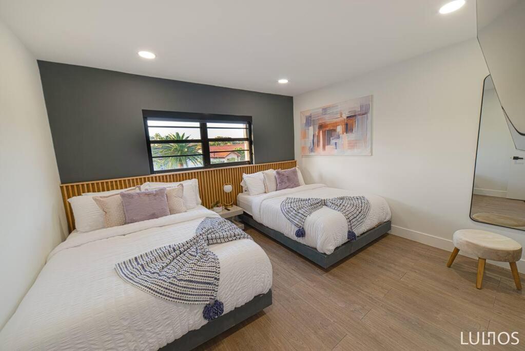 Eight-Bedroom House photo 2
