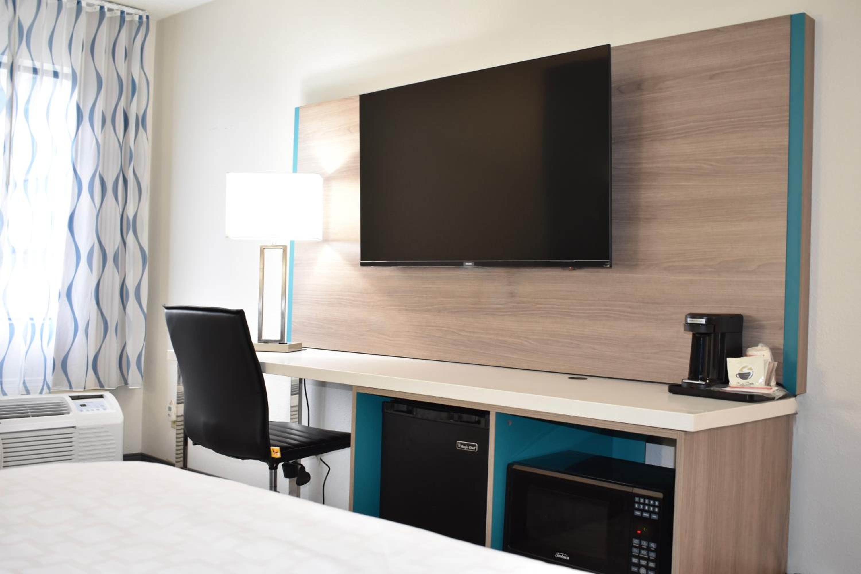 Double Room with Two Double Beds - Non-Smoking - Photo 6
