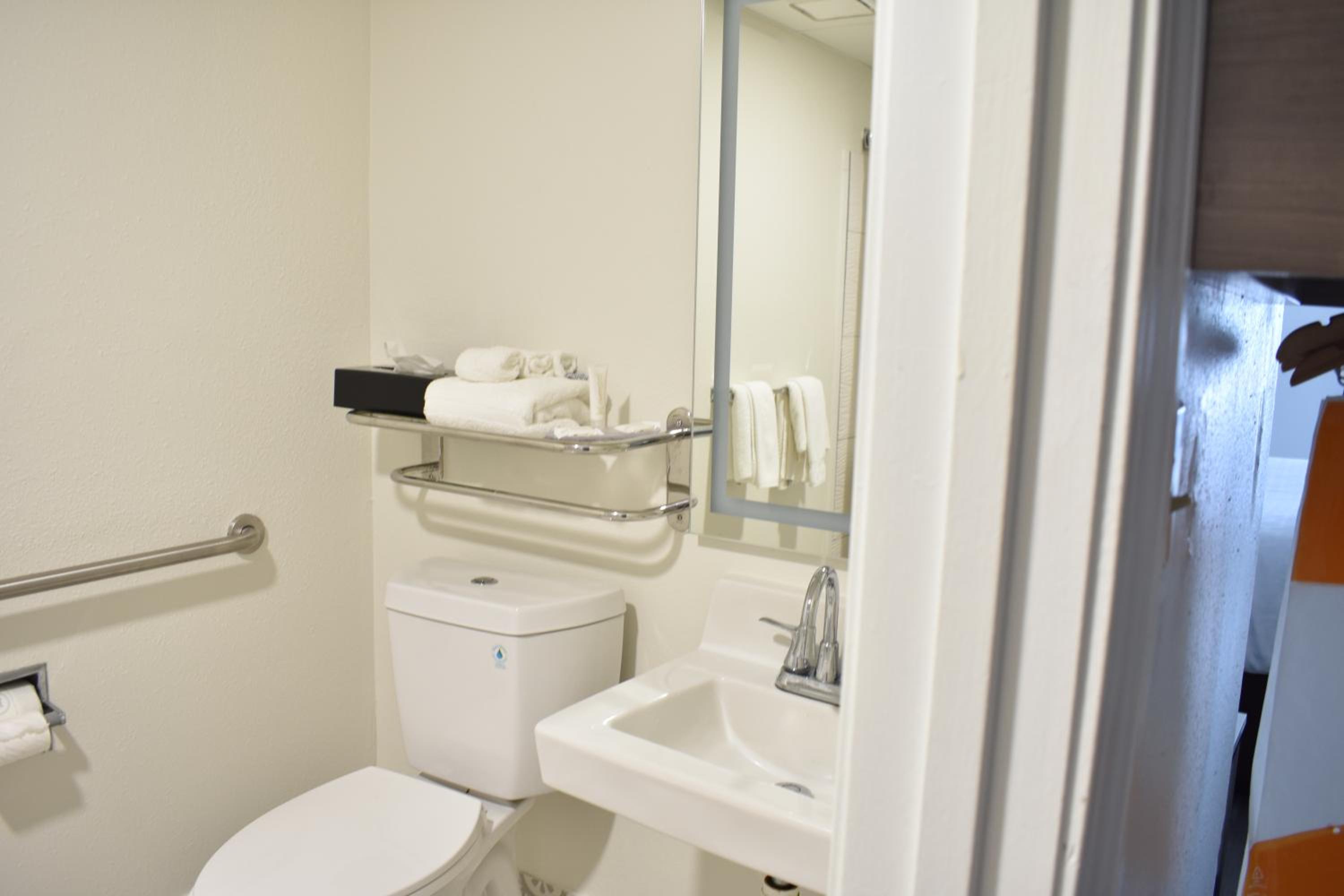 King Room - Disability Access/Non-Smoking - Photo 7