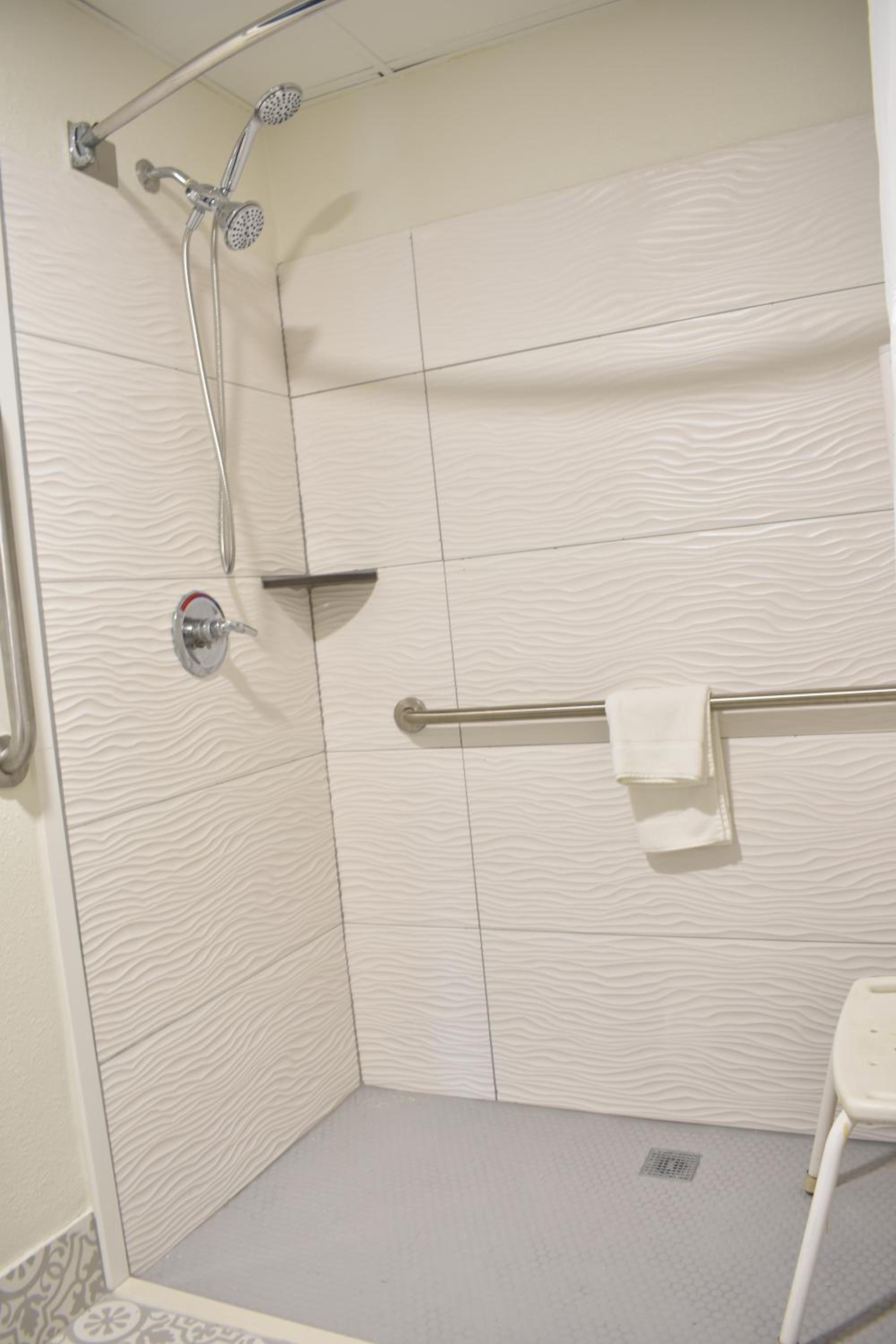 King Room - Disability Access/Non-Smoking - Photo 9