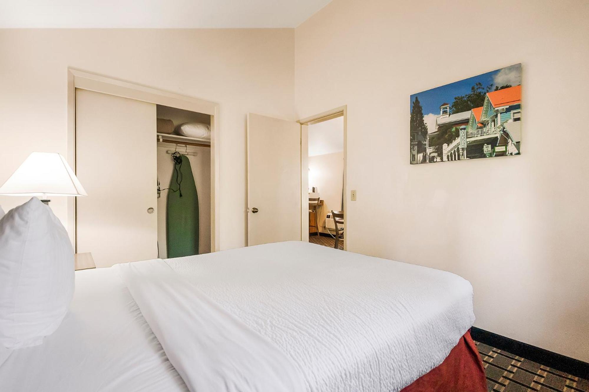 Standard Cabin, 1 Queen Bed, Non-Smoking
