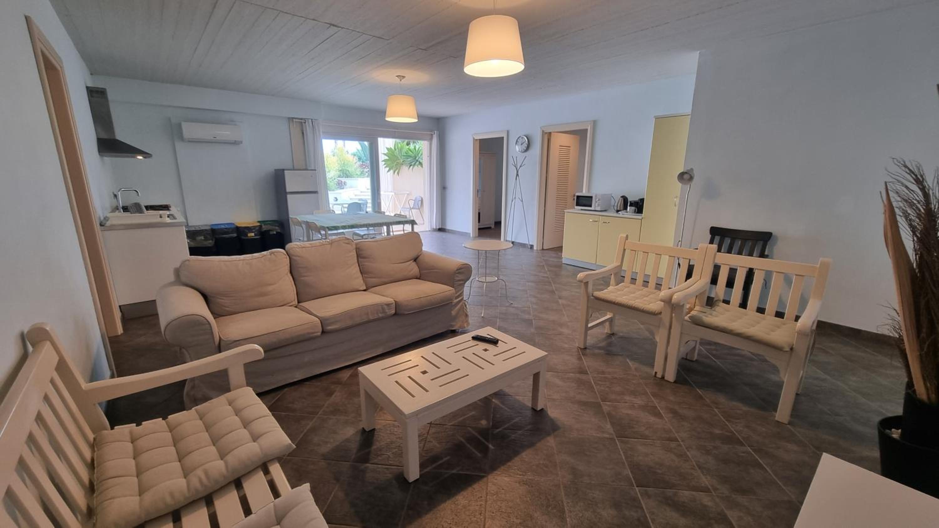  Apartment With Garden View