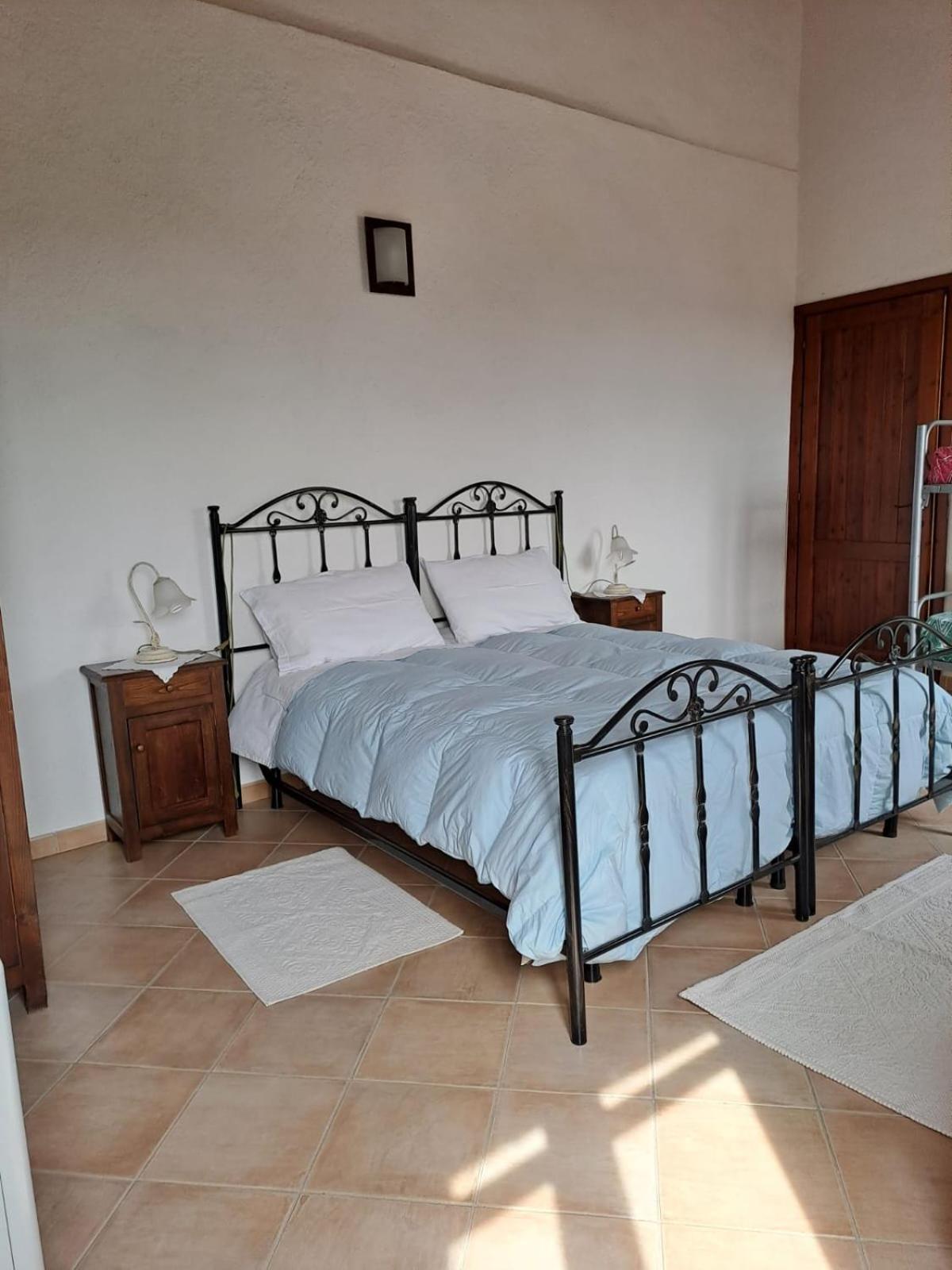Double Room with Private Bathroom - Photo 2