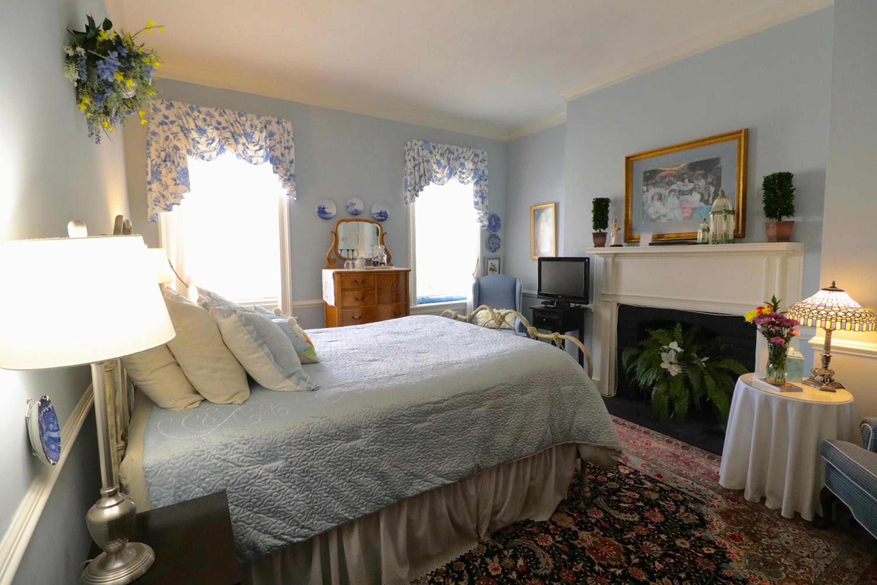 Deluxe Queen Room