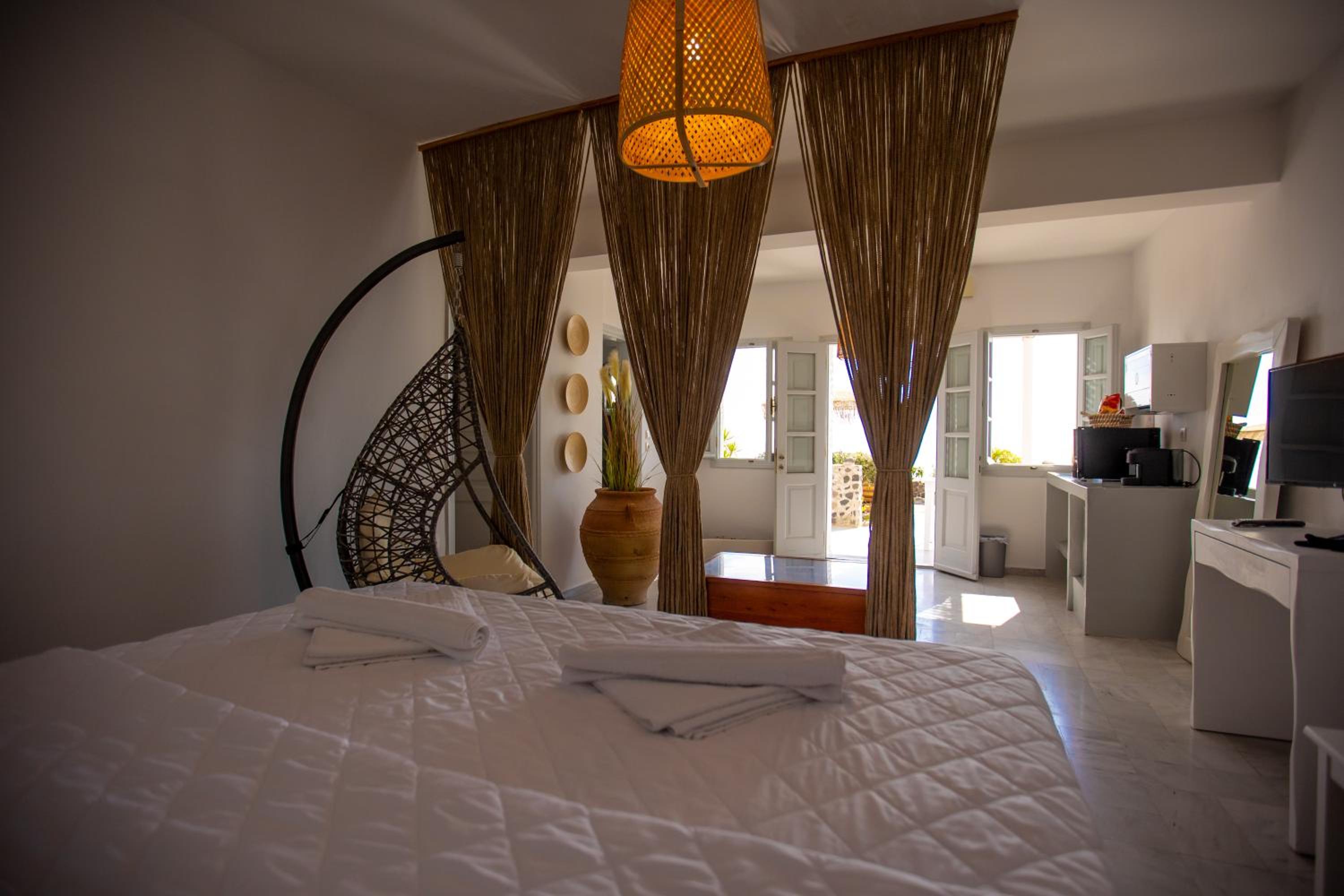 Premier Suite with Hot Tub and Sea View - Photo 10
