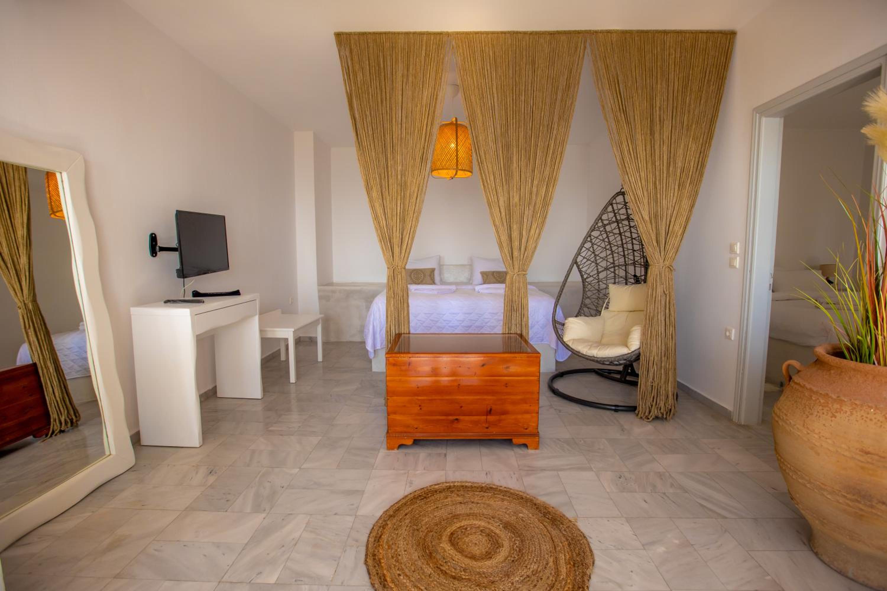 Premier Suite with Hot Tub and Sea View - Photo 6