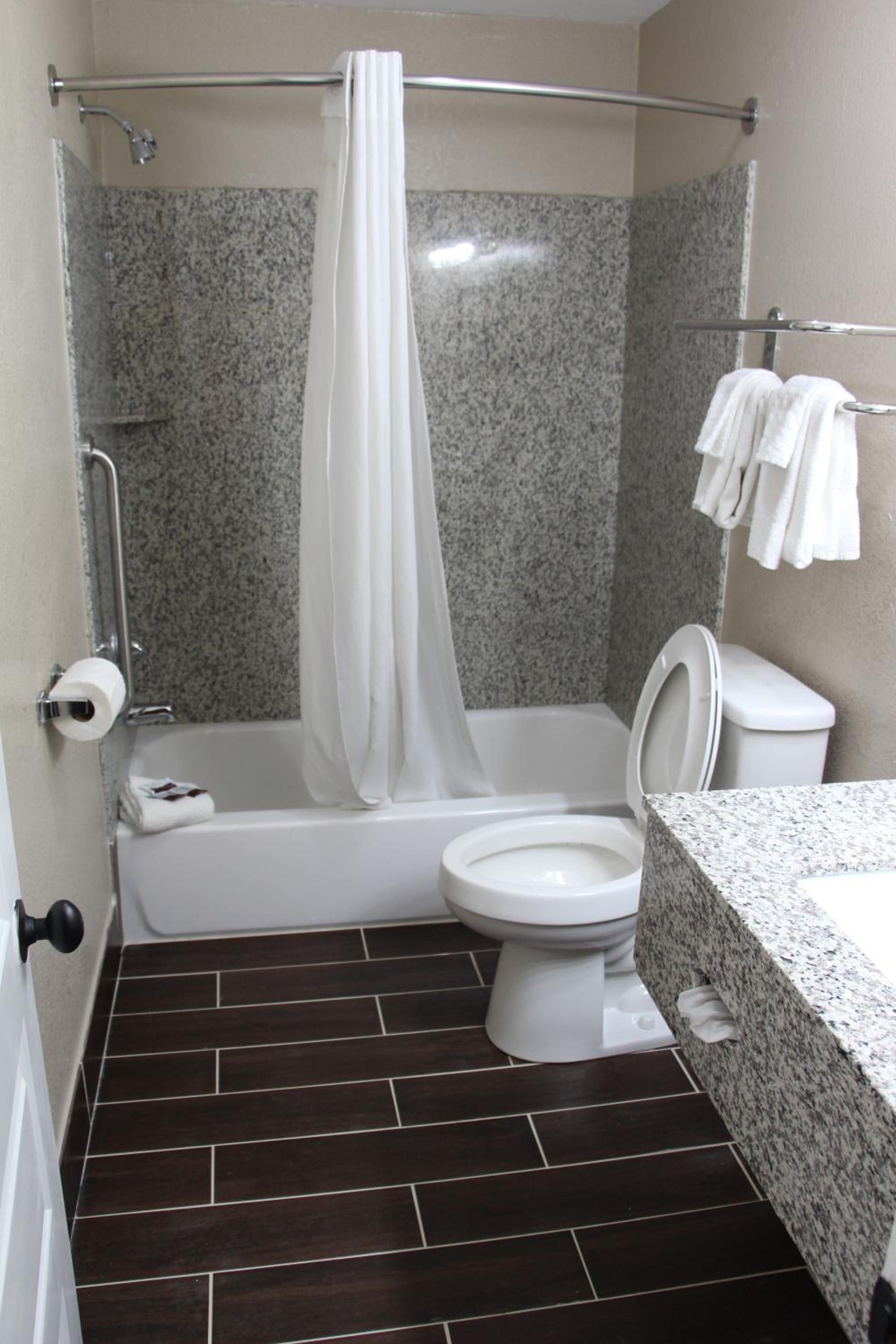 King Room - Non-Smoking - Photo 9