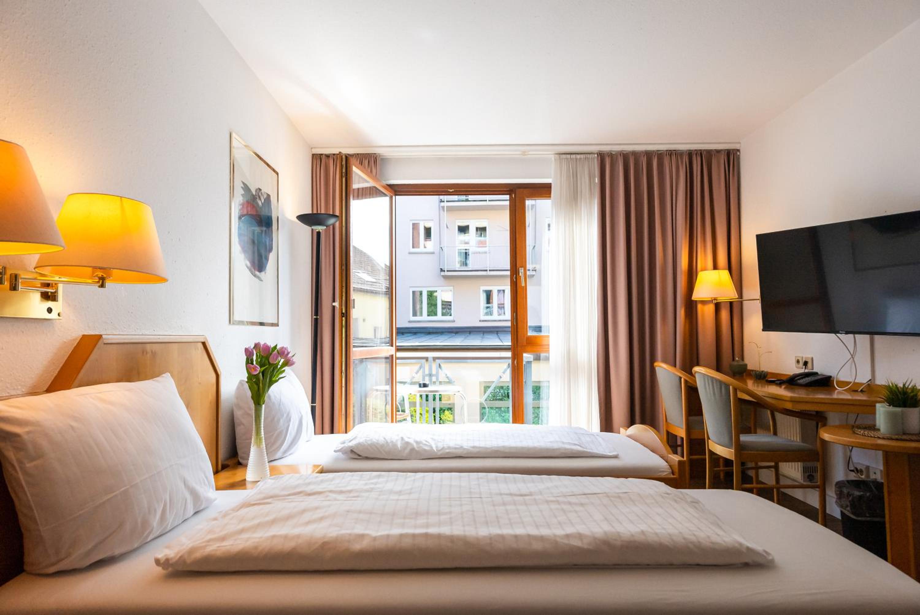 Standard Twin Room - Photo 1