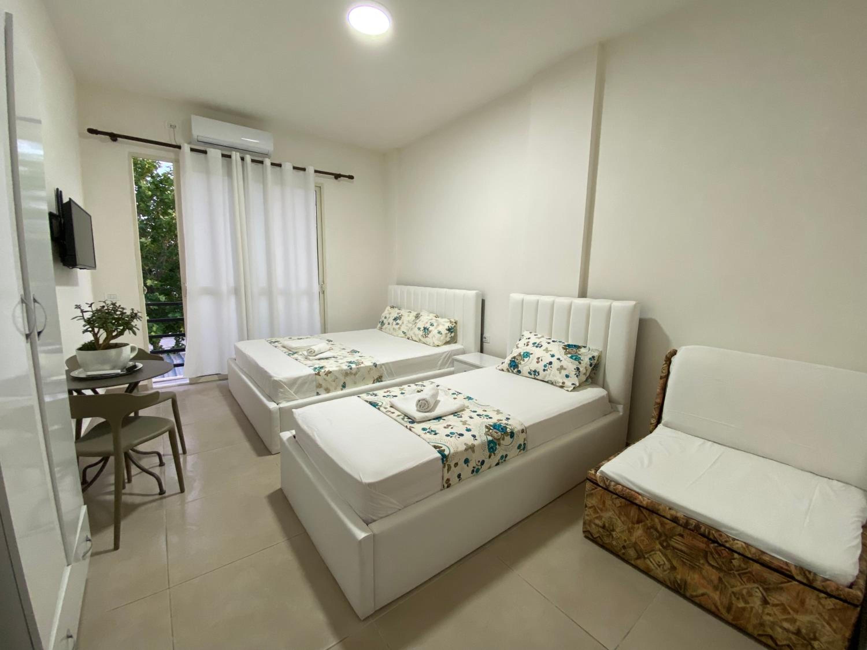 Deluxe Room (2 Adults + 1 Child)