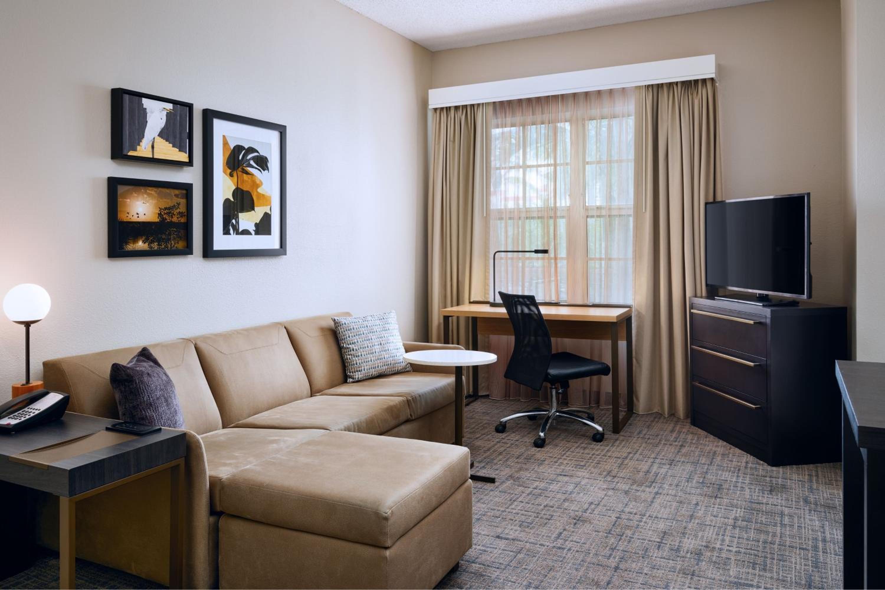 One-Bedroom Queen Suite with Sofa Bed - Photo 10
