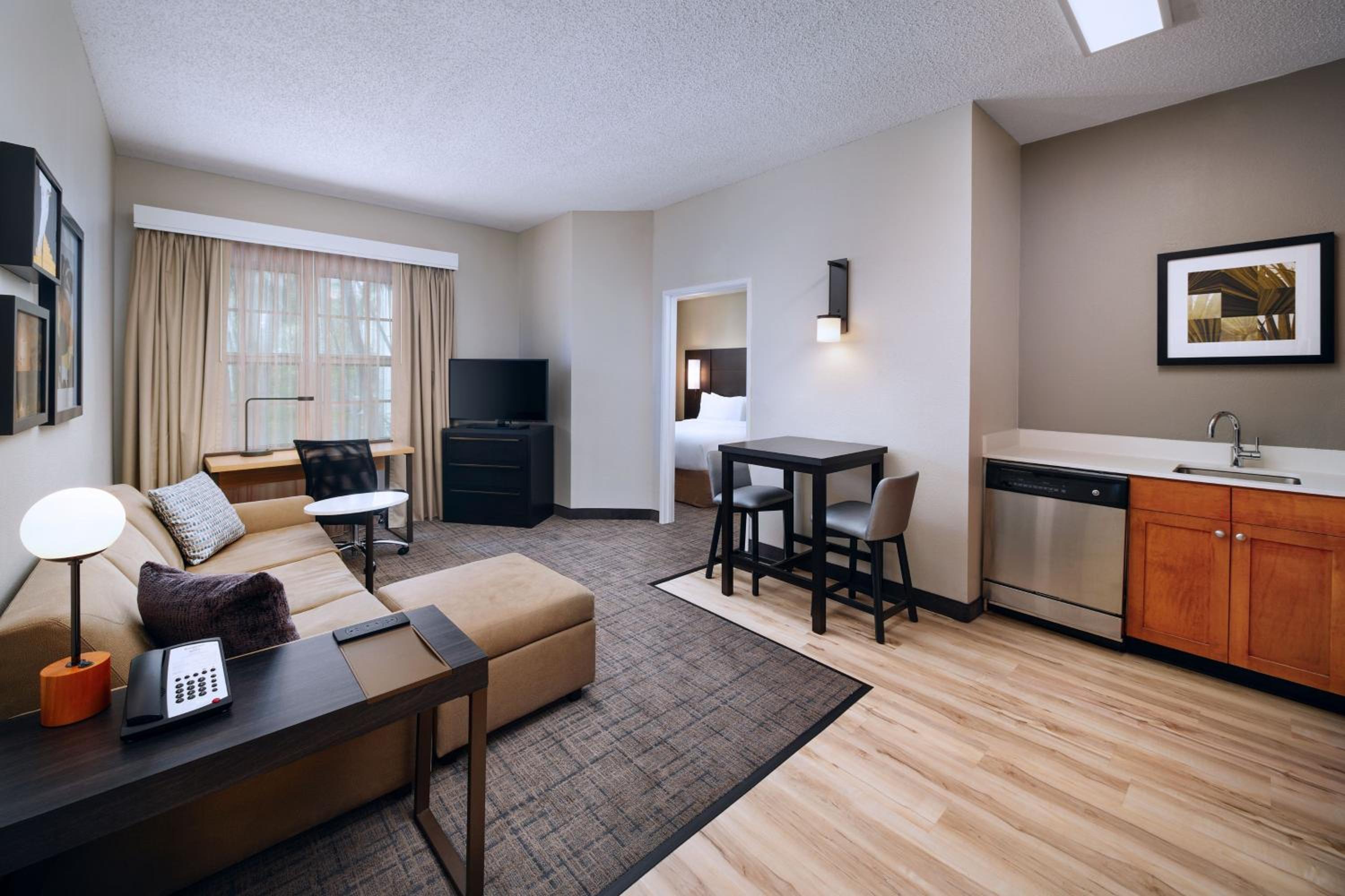 One-Bedroom Queen Suite with Sofa Bed - Photo 11