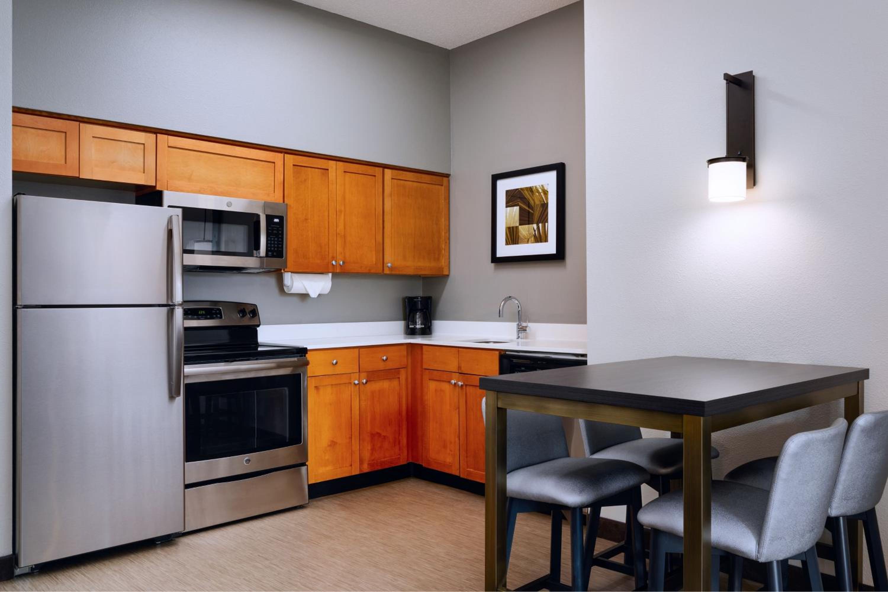 Two-Bedroom Suite - Photo 4