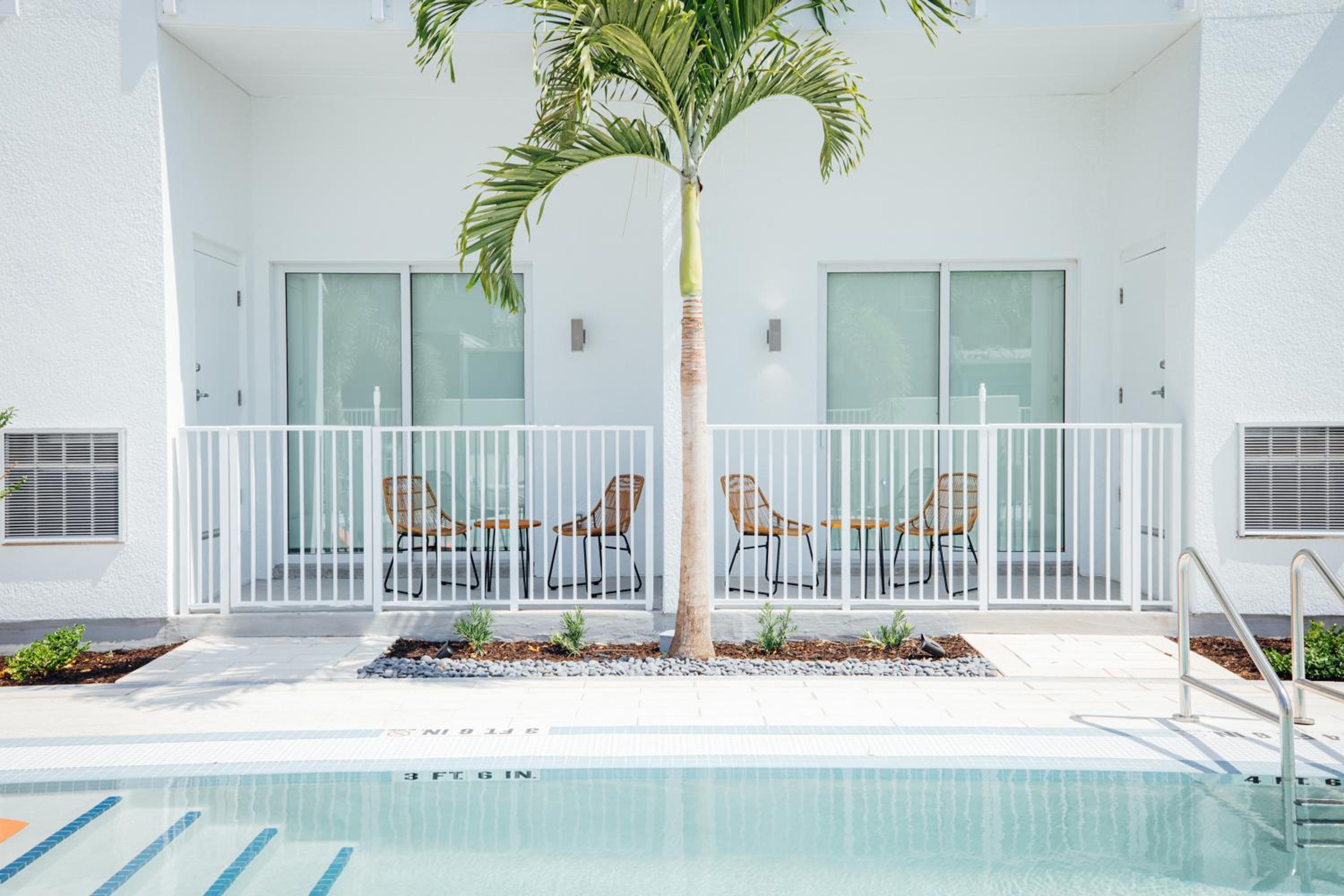 Studio Suite, Poolside Patio (Self Check-in with Virtual Front Desk) photo 3