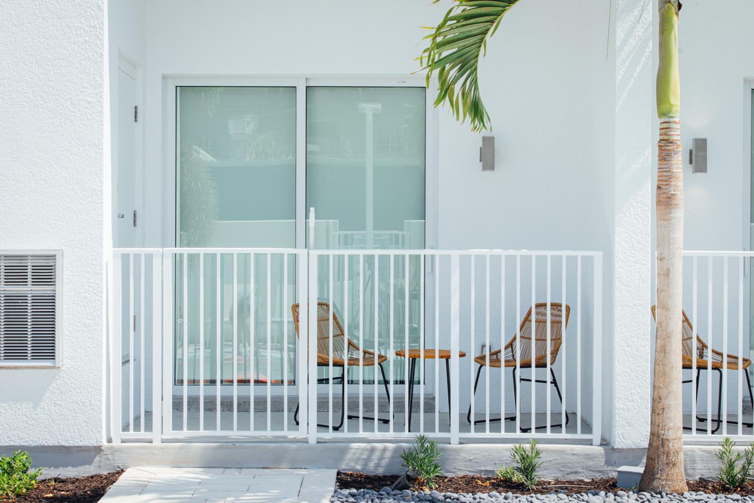 Studio Suite, Poolside Patio (Self Check-in with Virtual Front Desk) photo 2