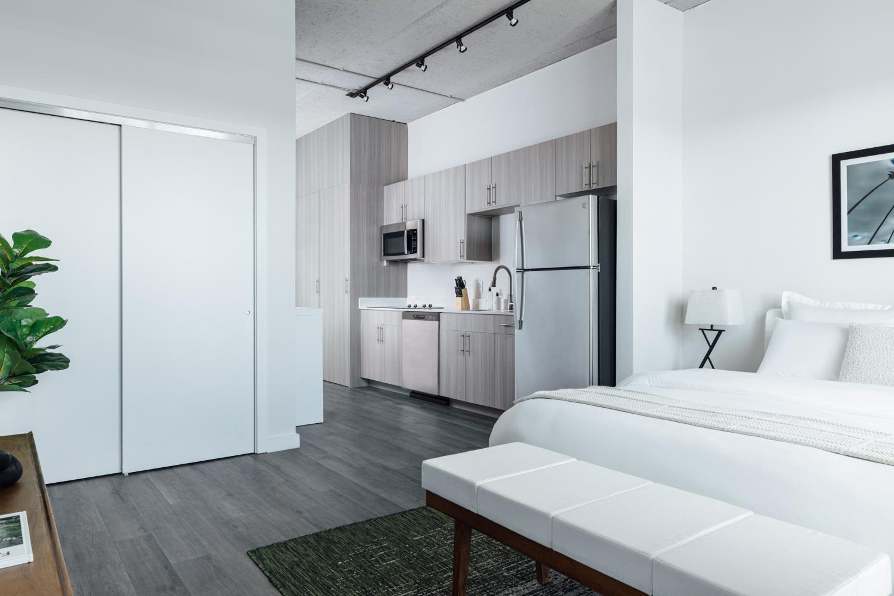 Premium Studio Suite (Self Check-in with Virtual Front Desk) photo 3