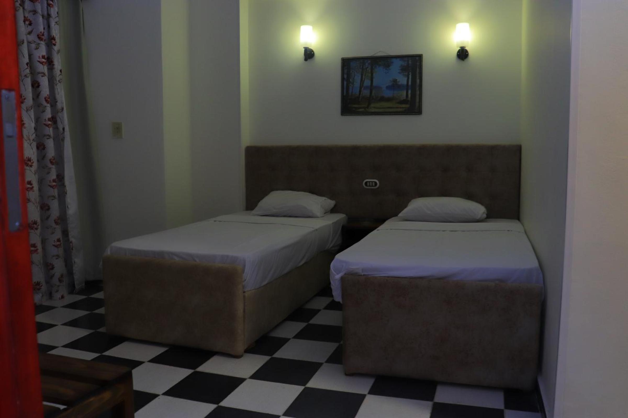 Standard Double or Twin Room - Photo 3