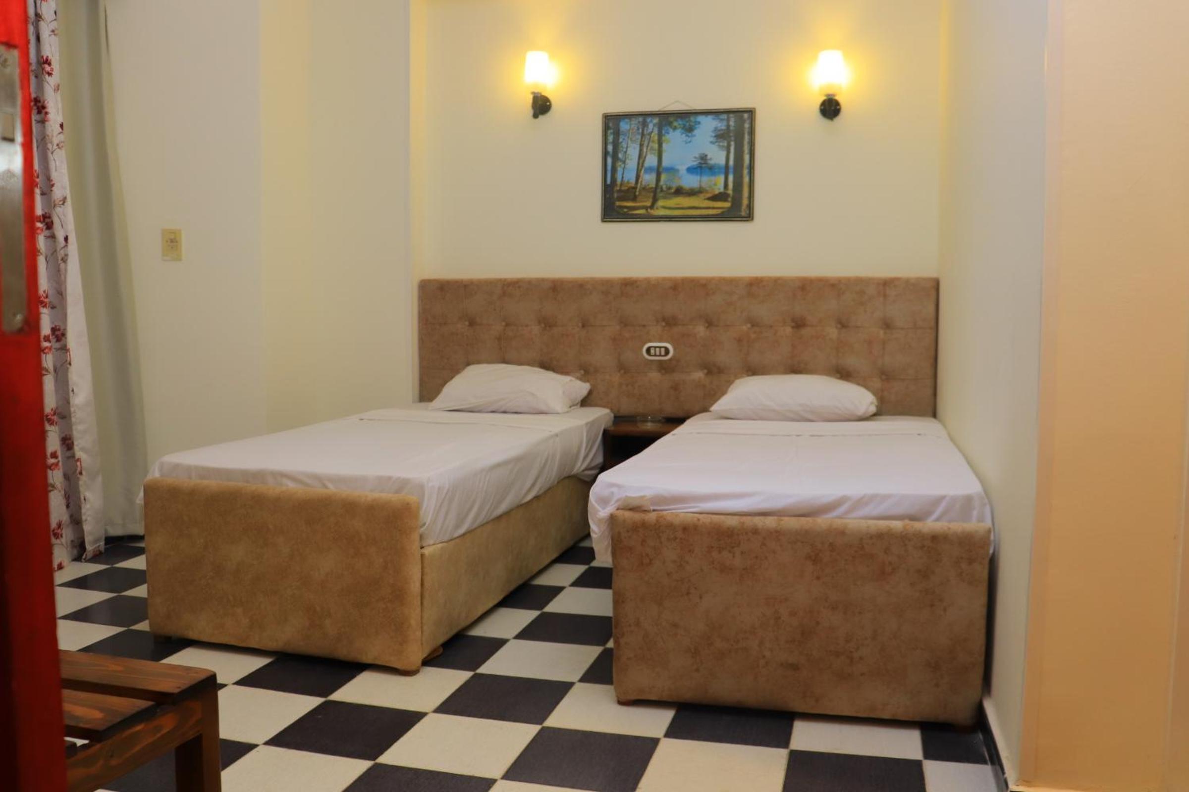 Standard Double or Twin Room - Photo 8