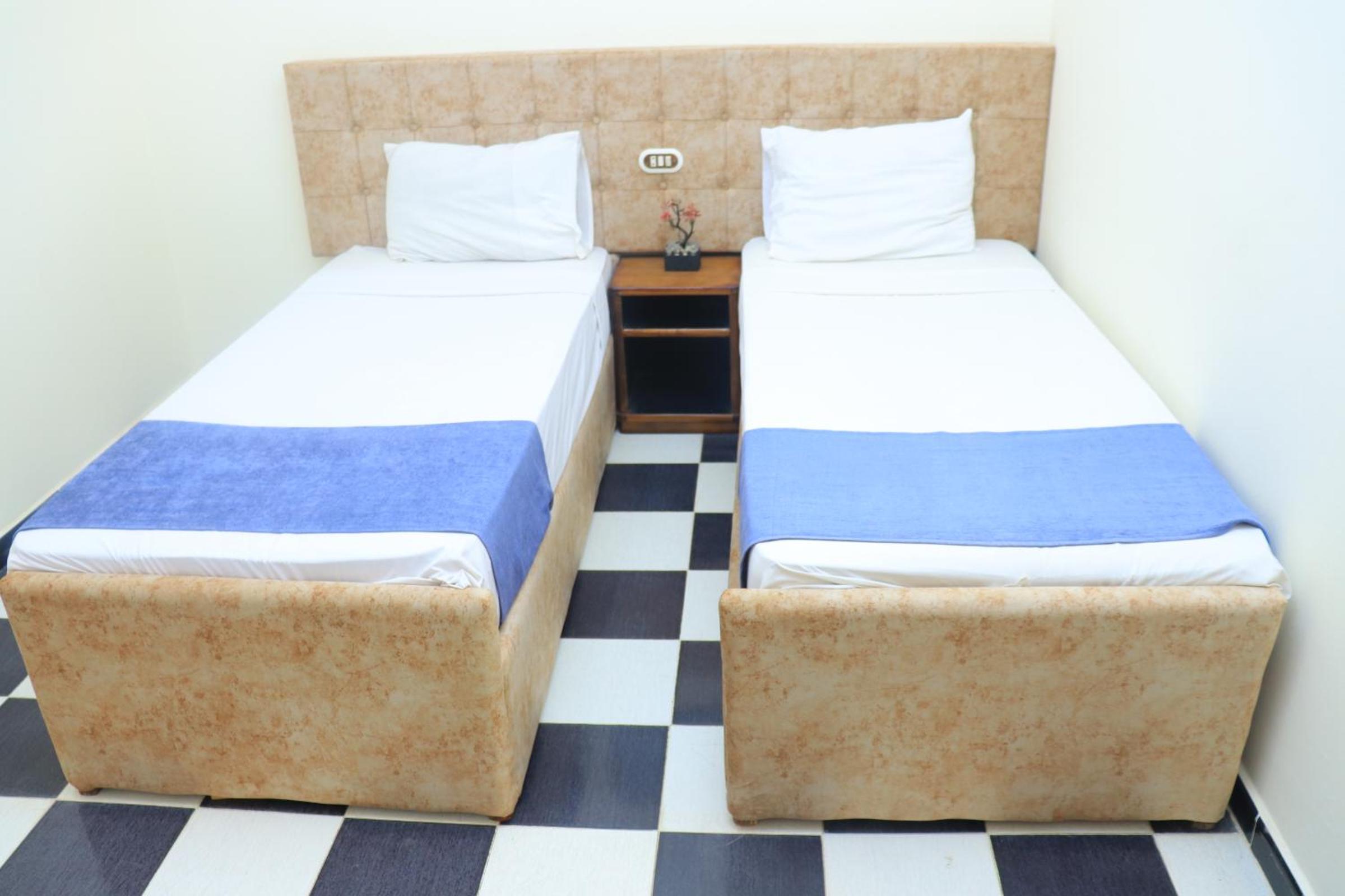 Standard Double or Twin Room - Photo 10