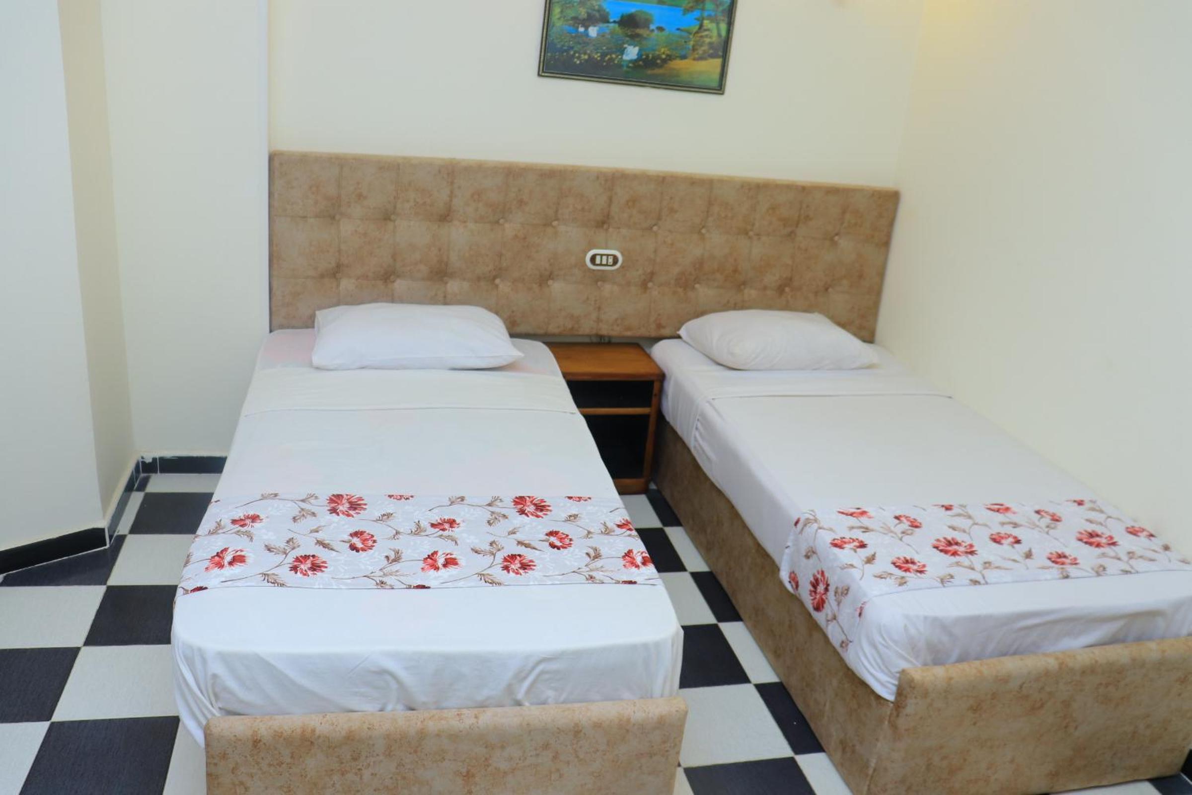 Standard Double or Twin Room - Photo 12