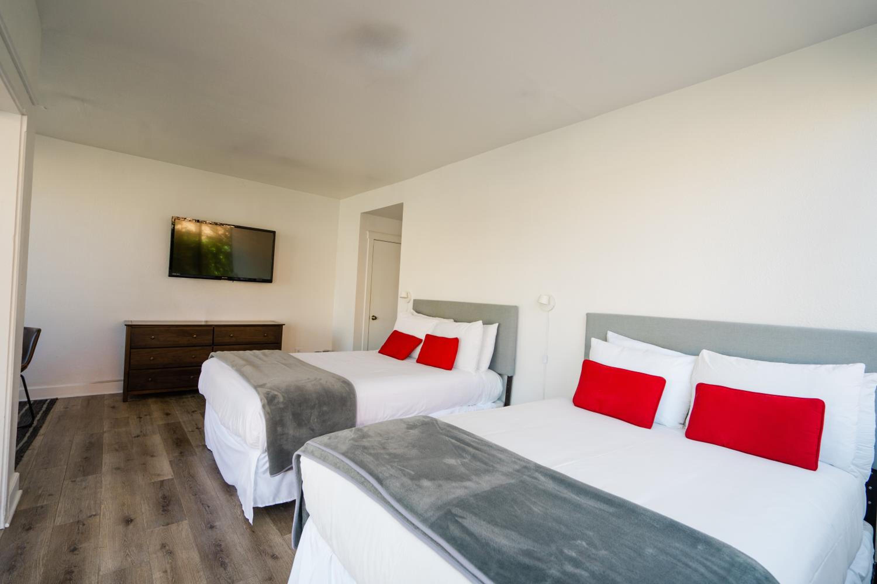 Double Room with Two Double Beds photo 2