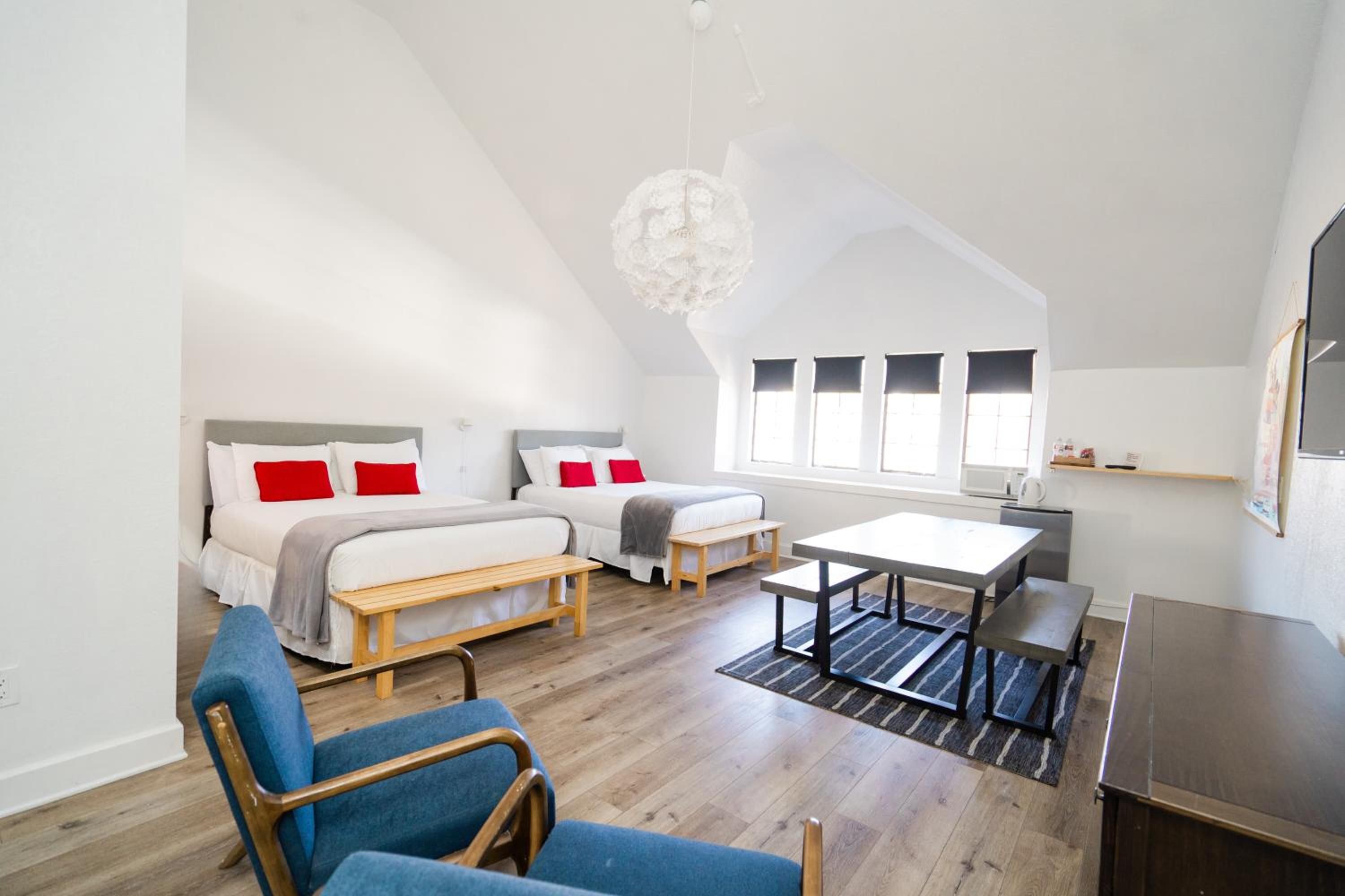 Queen Room with Two Queen Beds photo 1