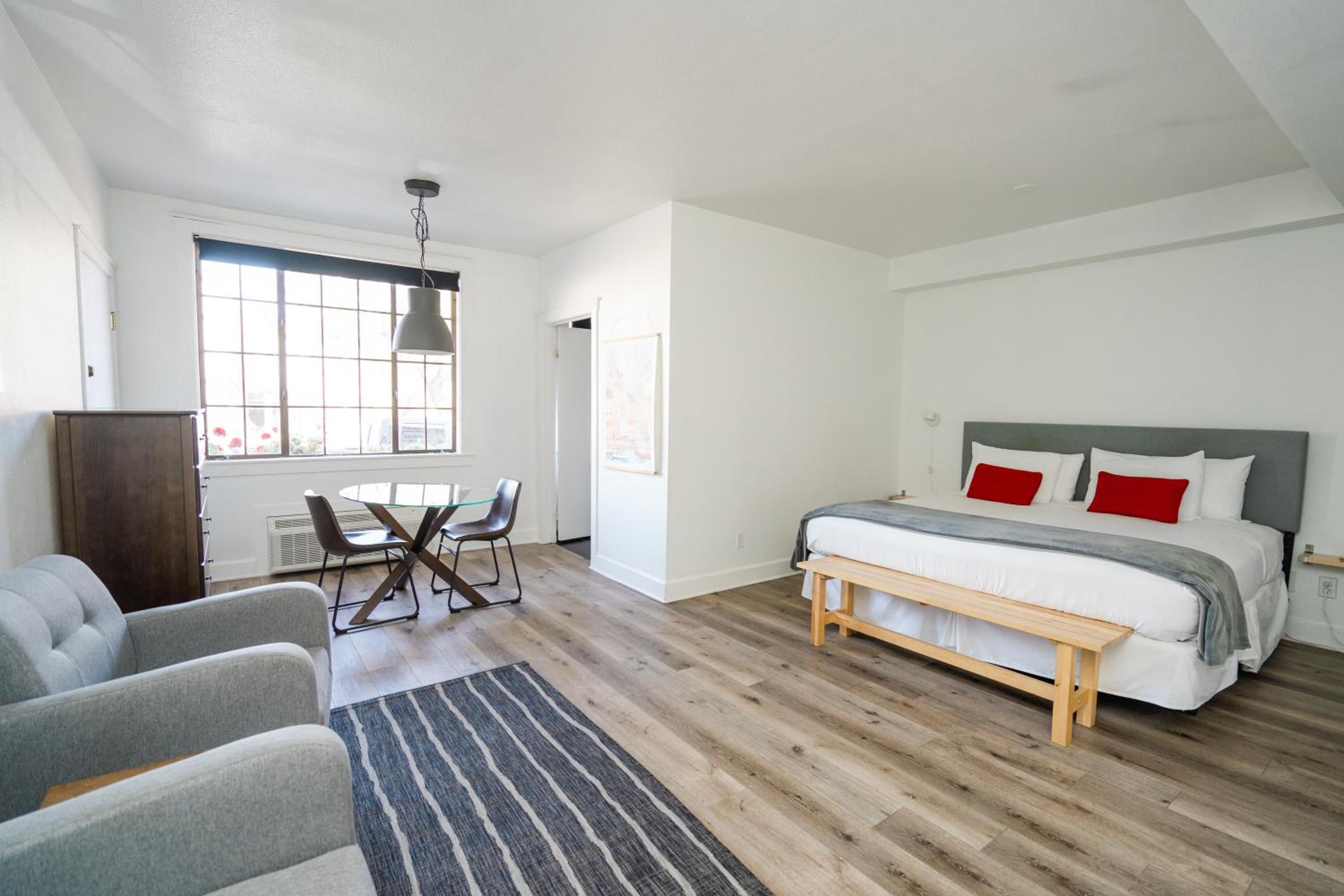 Deluxe King Room photo 1