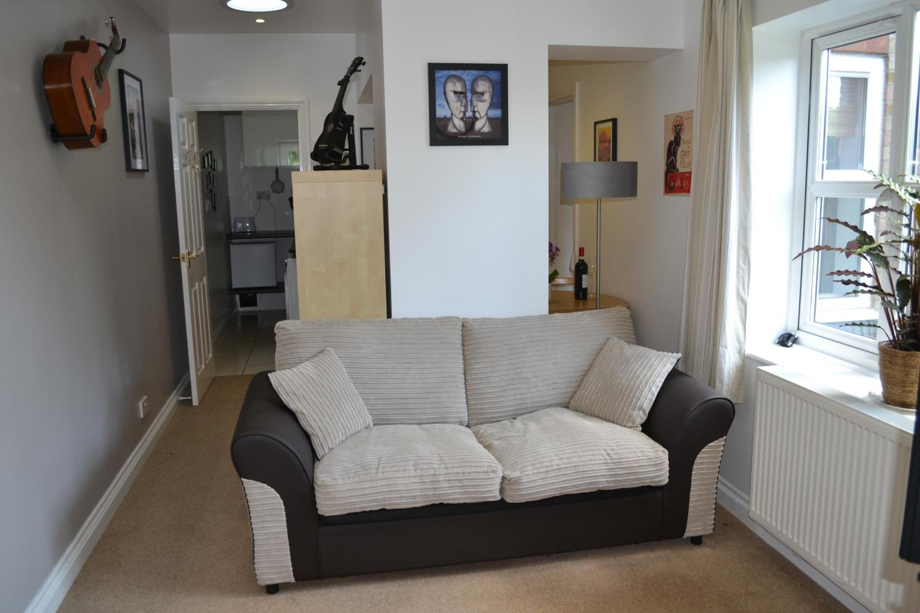 One-Bedroom Apartment photo 3
