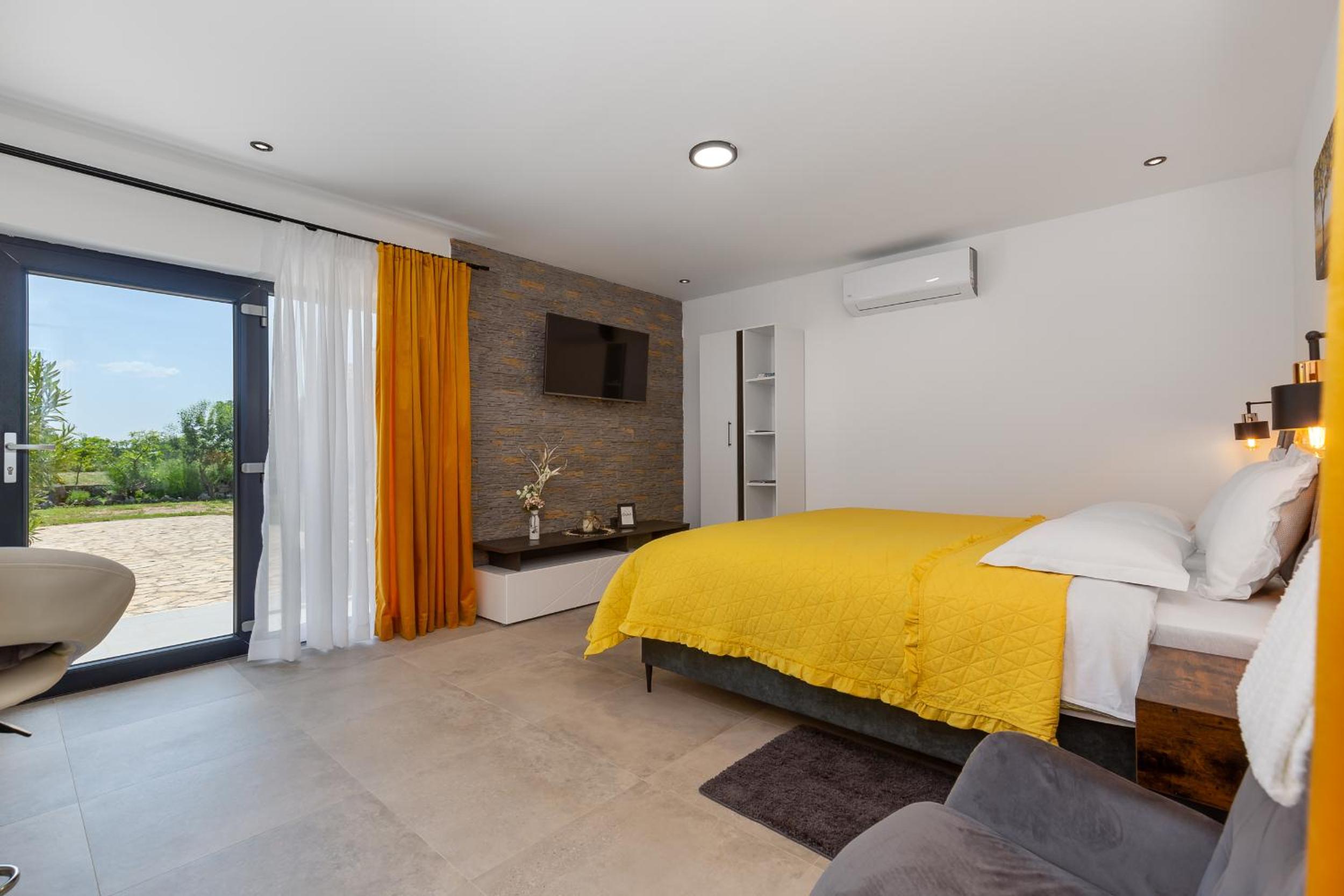 Studio Apartment photo 1