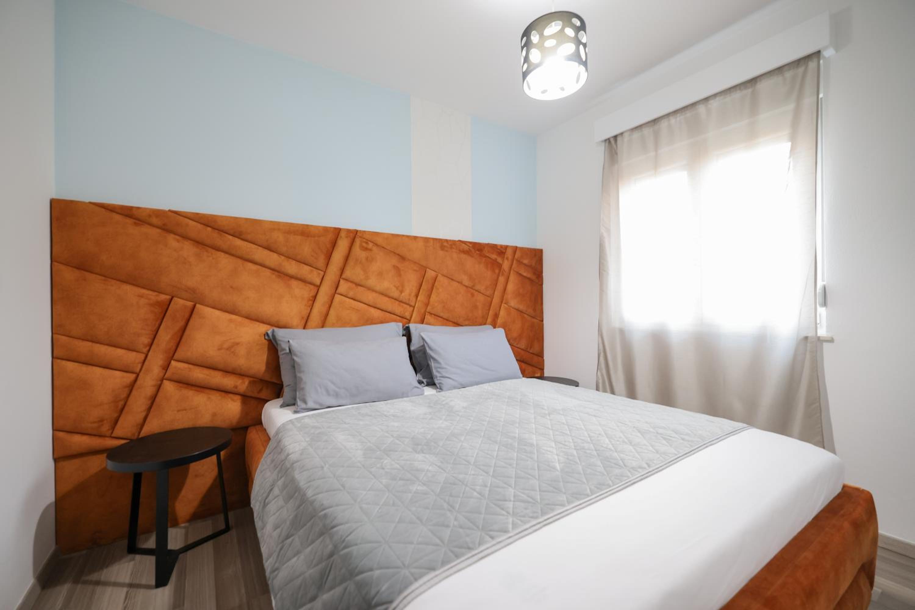 Deluxe Two-Bedroom Apartment with Balcony and Pool View photo 3