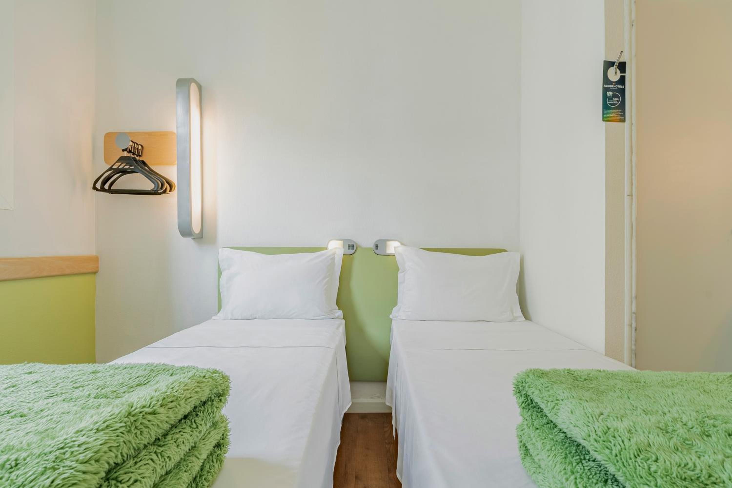 Standard Twin Room photo 3