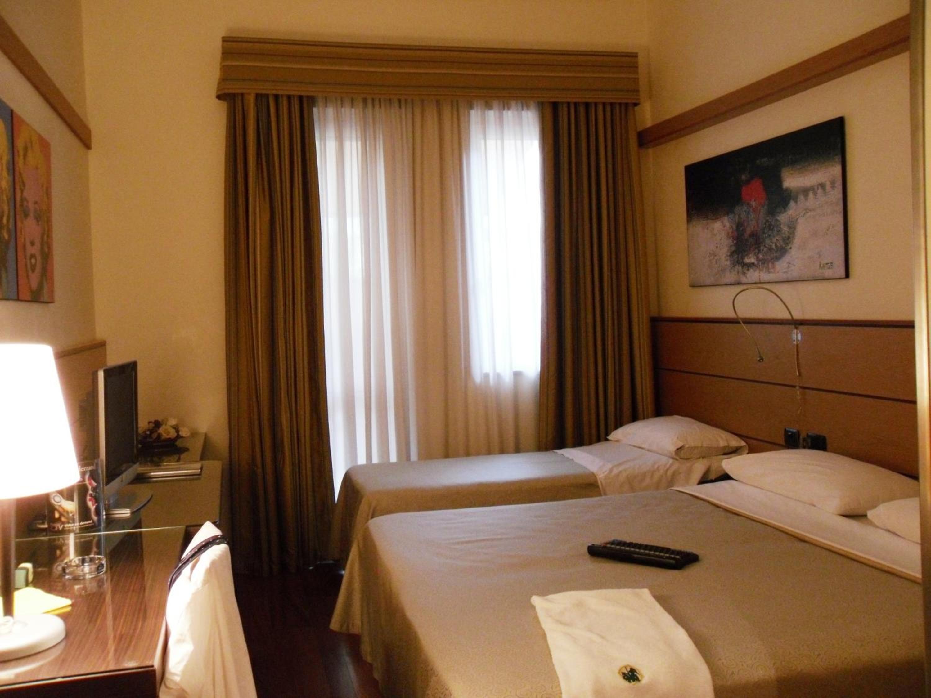 Classic Queen Room - Photo 7