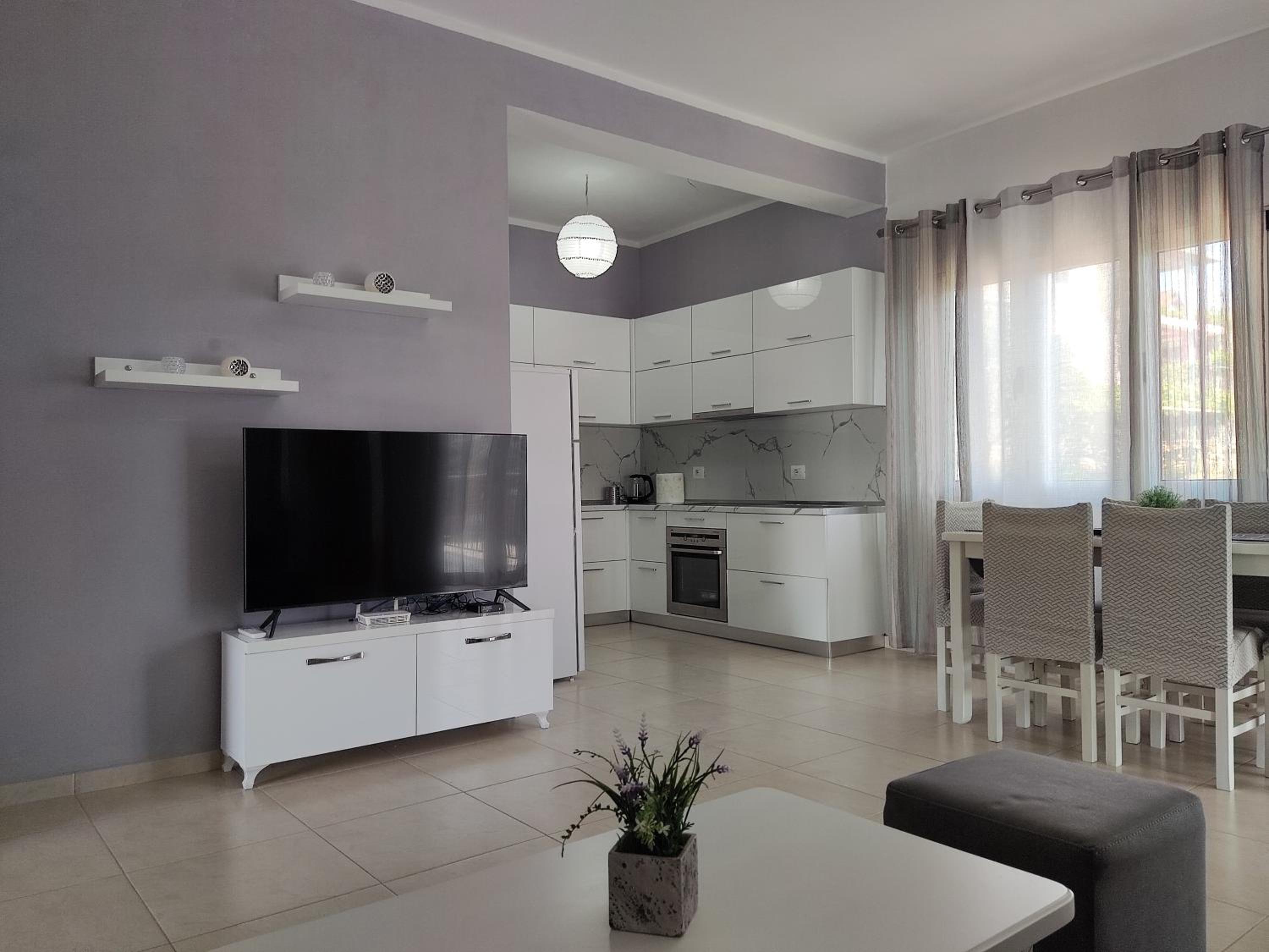 Apartment with Mountain View