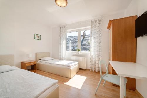 Apartment with Balcony photo 3