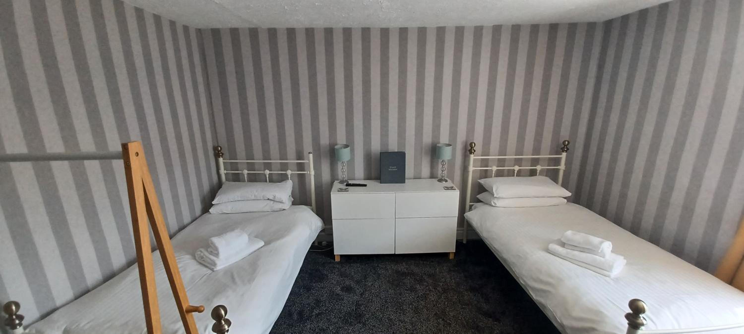 Twin Room With Shared Bathroom photo 1