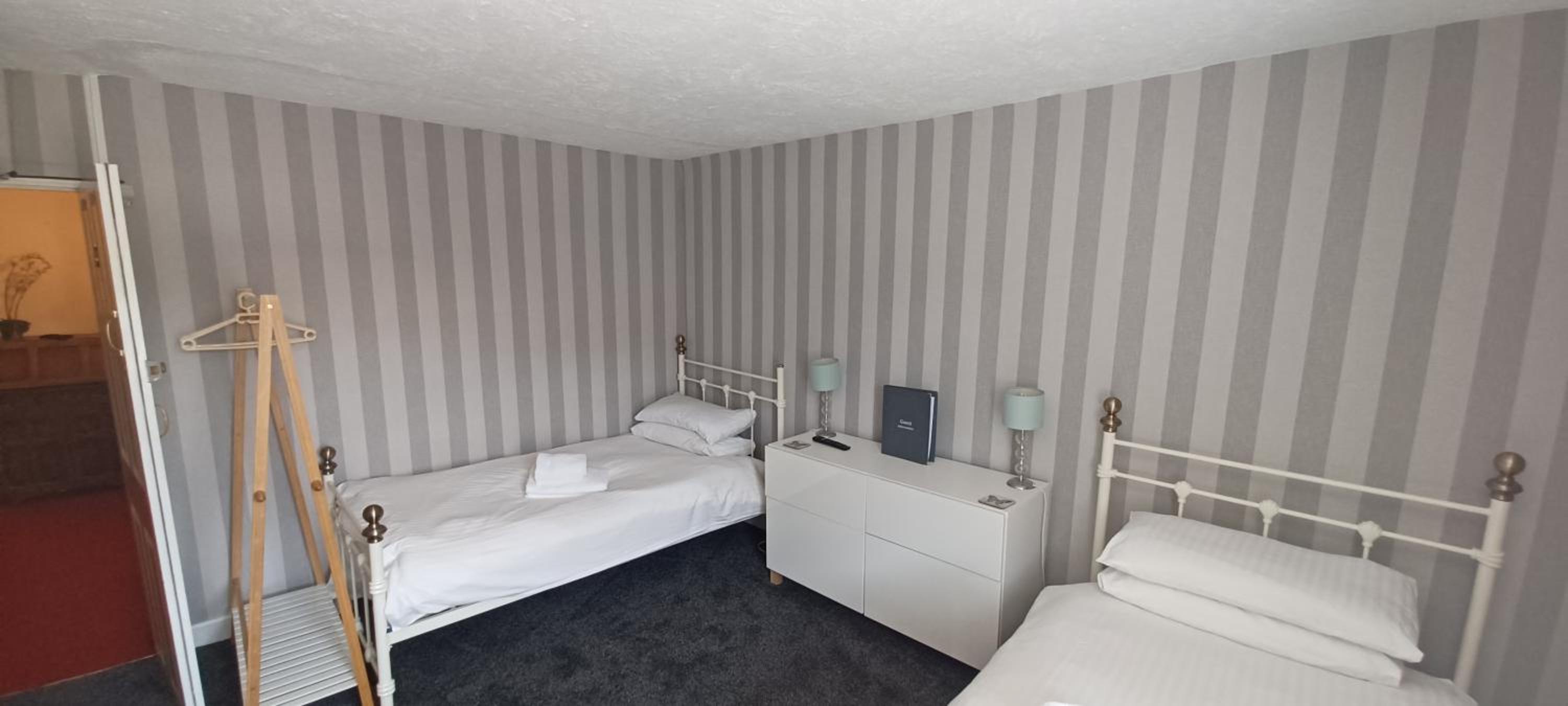 Twin Room With Shared Bathroom photo 3
