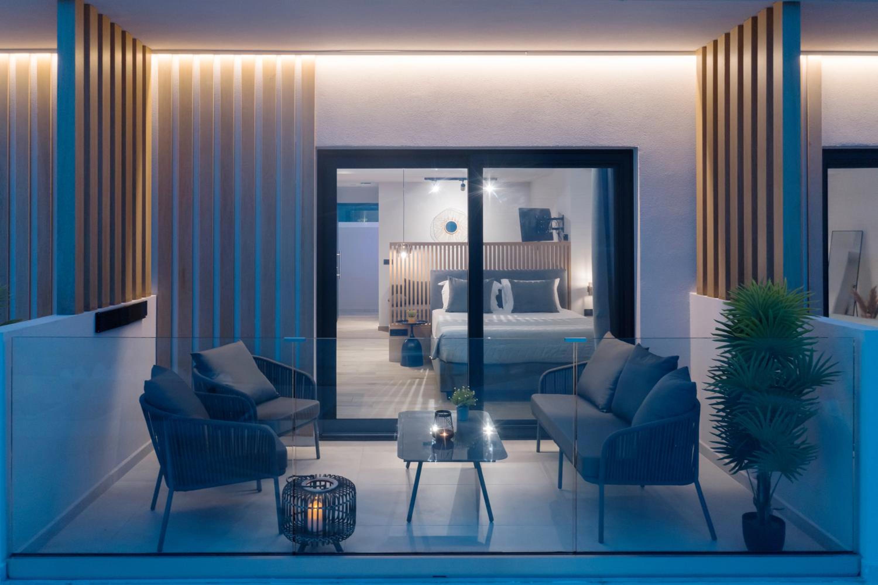 Deluxe Suite with Sea View photo 2