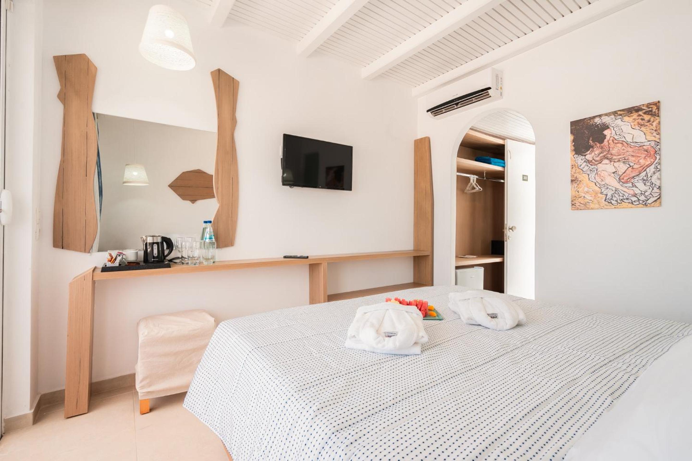 Deluxe Double Room - Photo 17