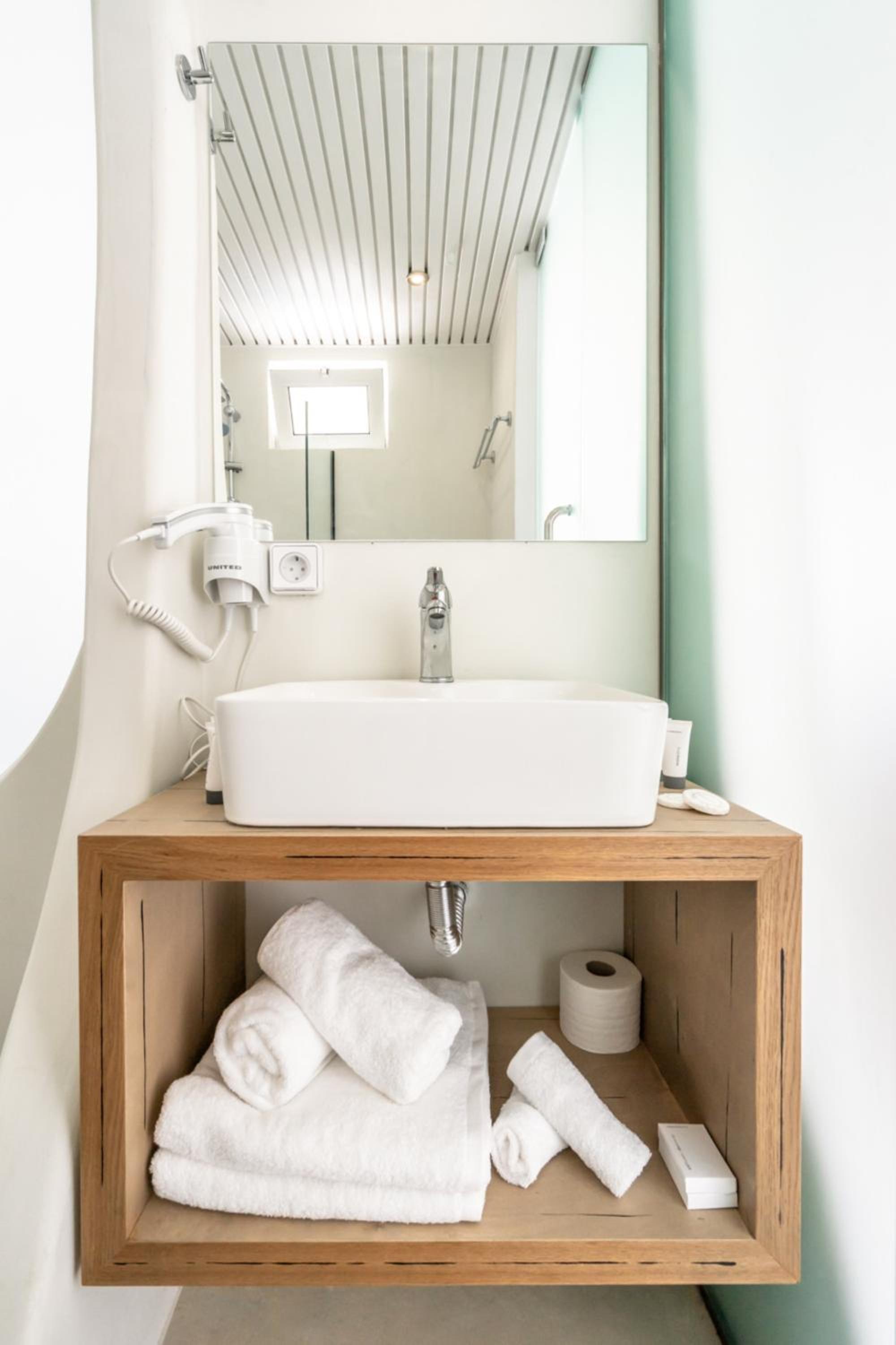 Deluxe Double Room - Photo 12