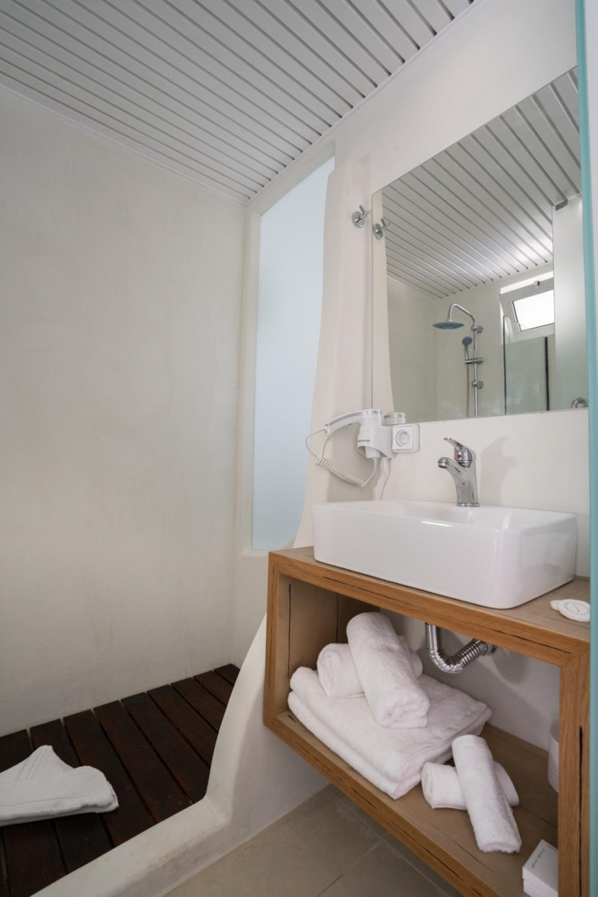 Deluxe Double Room - Photo 10