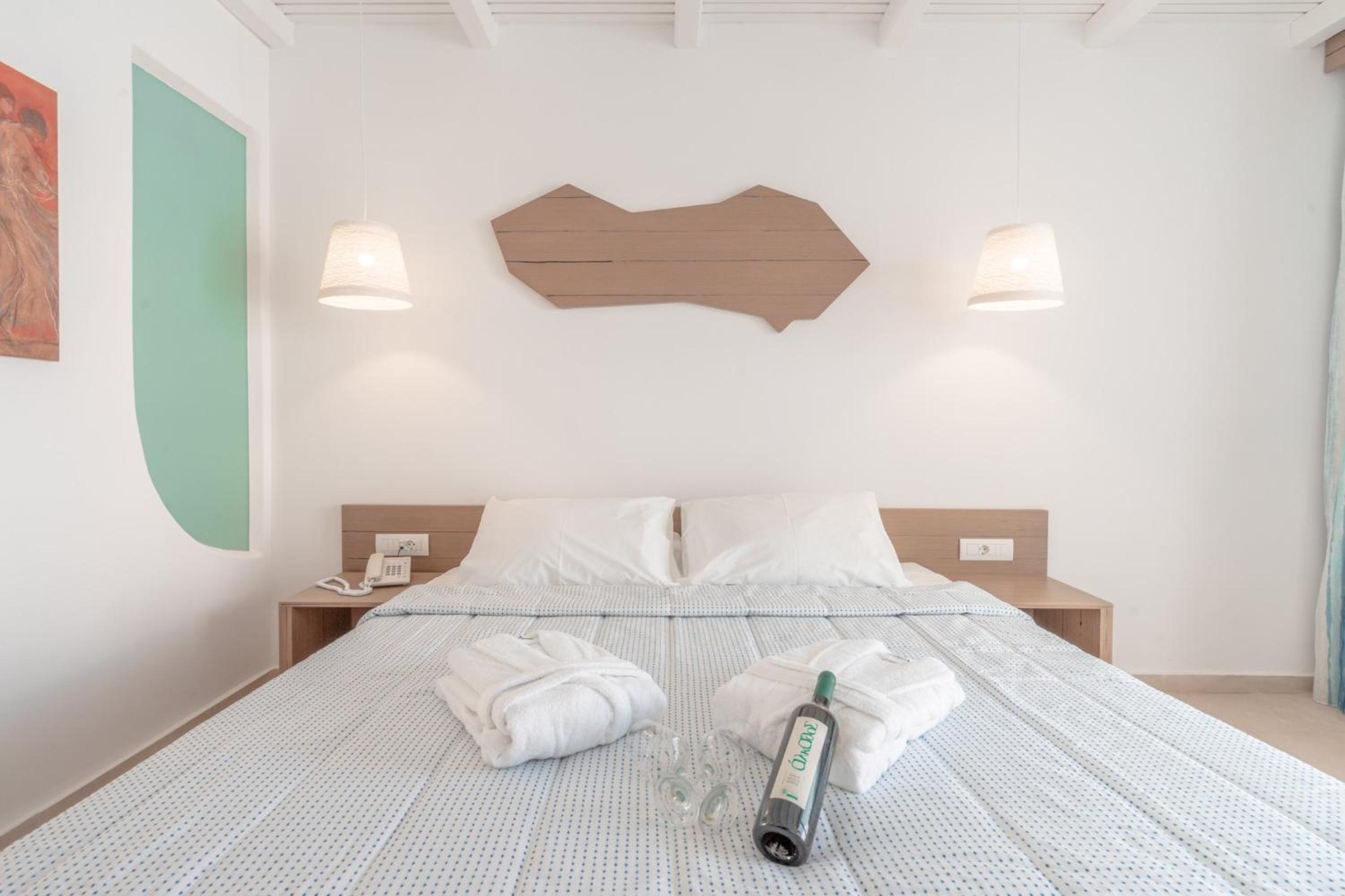 Junior Suite with Private Pool - Photo 34