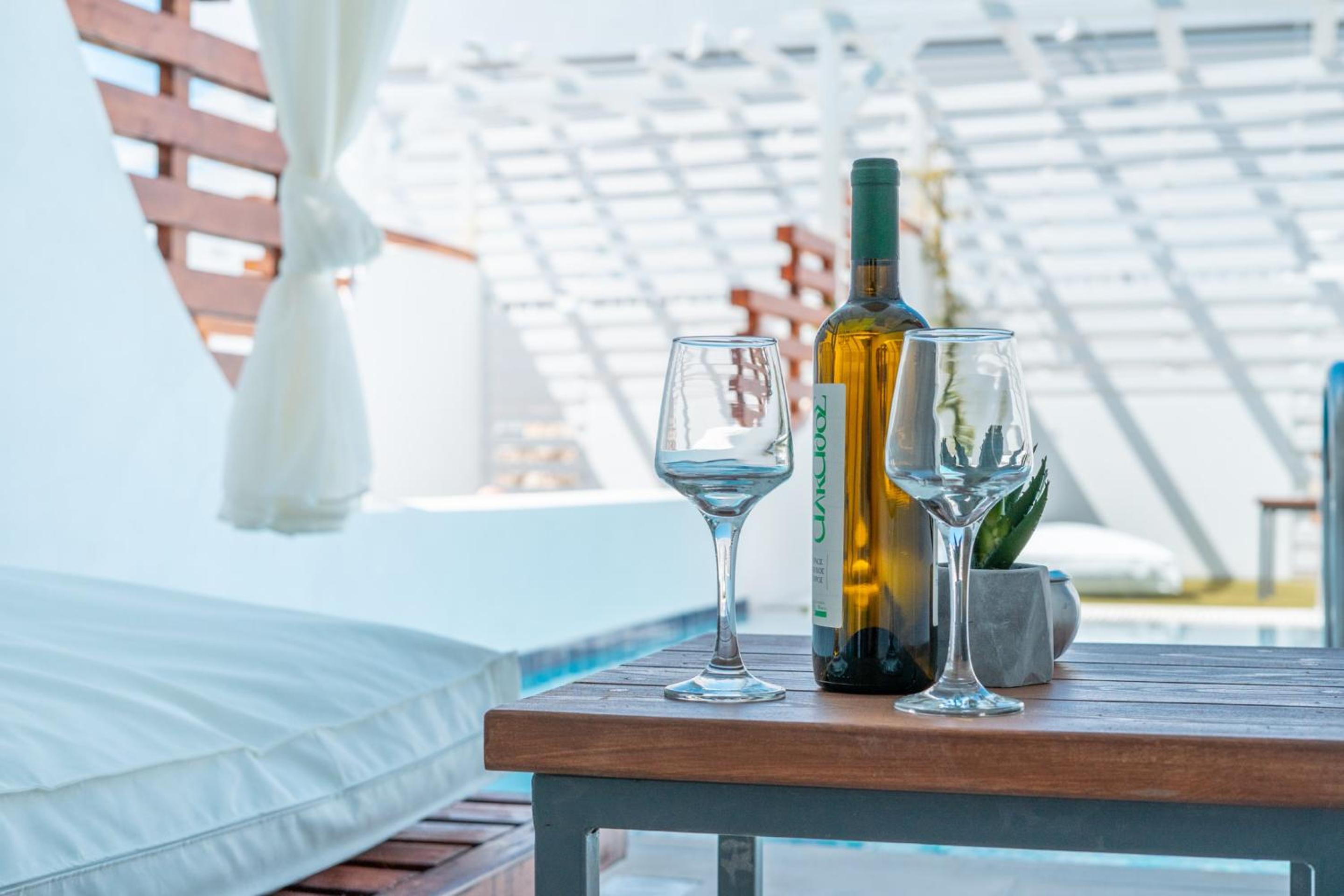Junior Suite with Private Pool - Photo 20