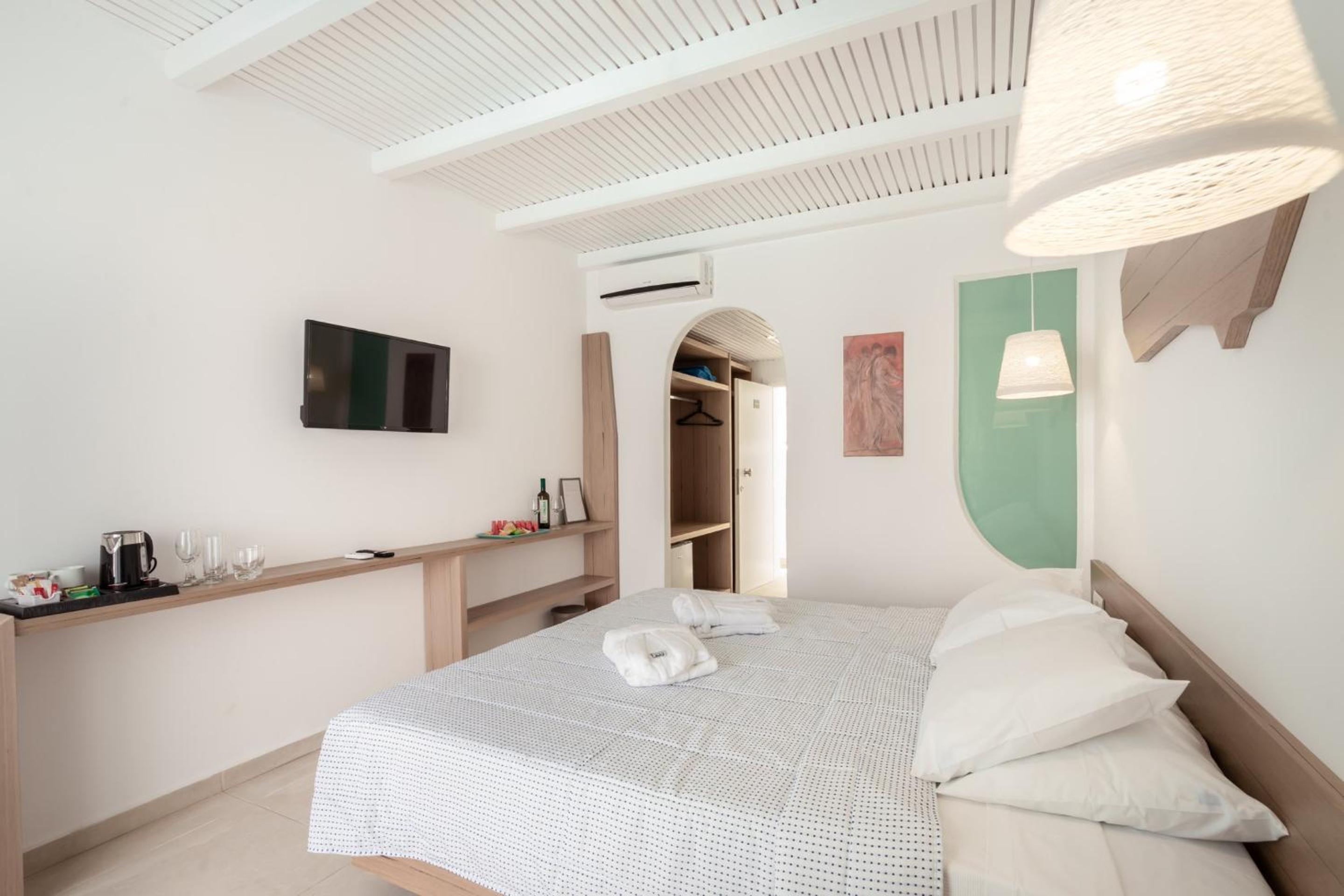 Junior Suite with Private Pool - Photo 2