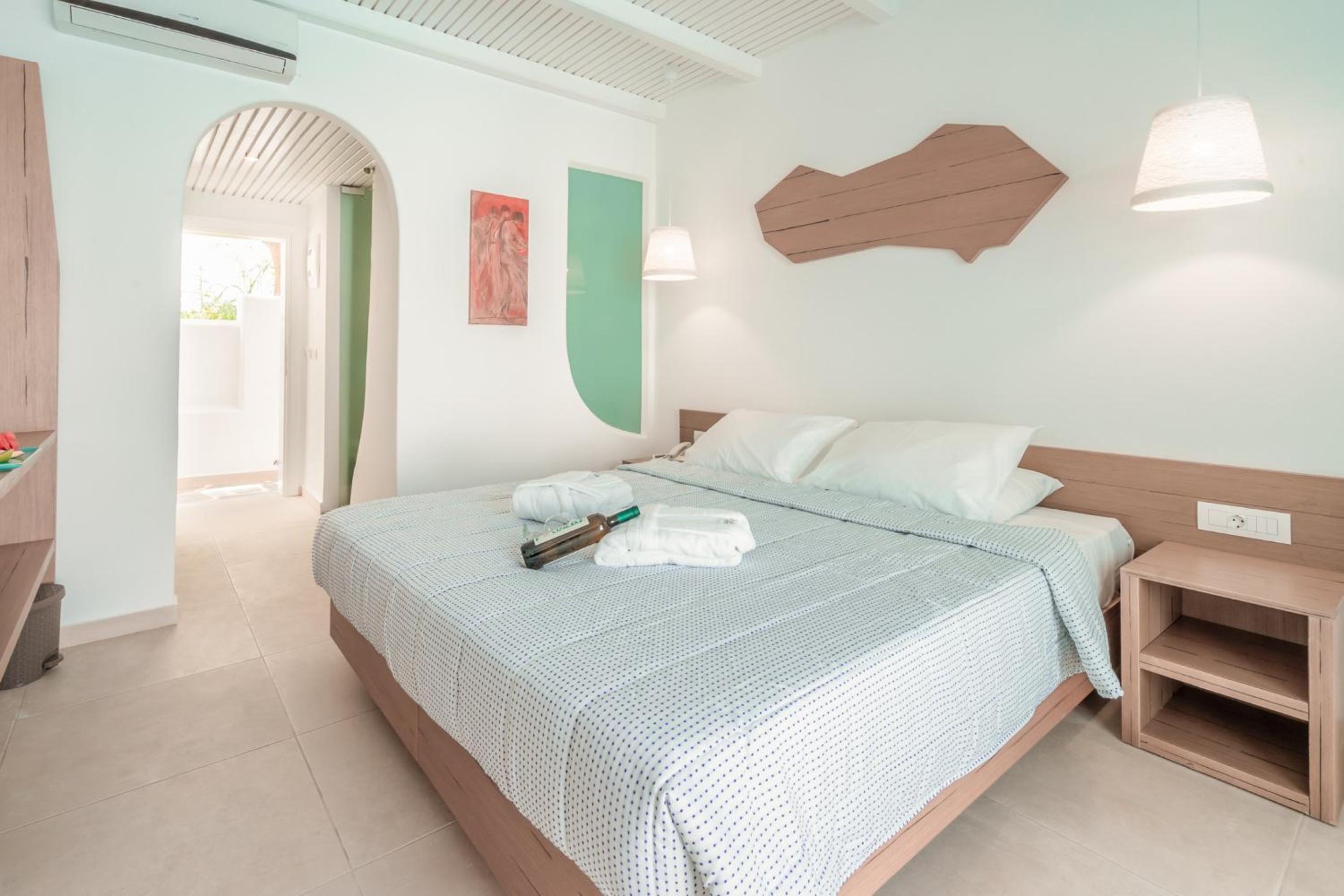 Junior Suite with Private Pool - Photo 33