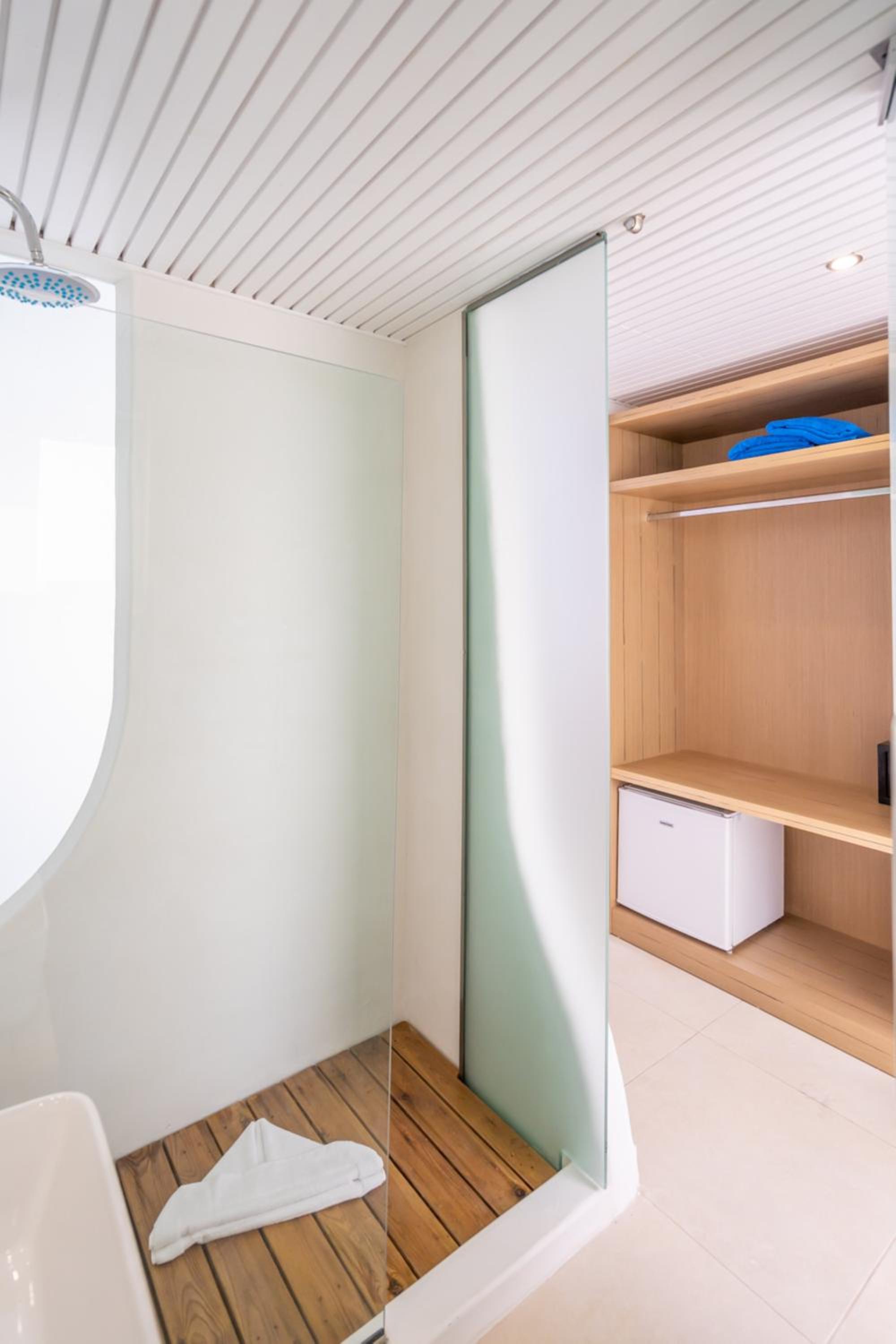 Junior Suite with Private Pool - Photo 21